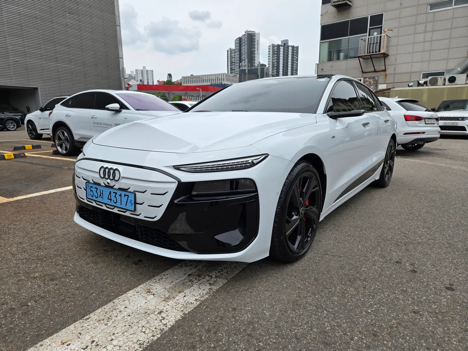 Audi A6 e-tron Performance S Line Black Edition 2025 — photo 1 sur 26