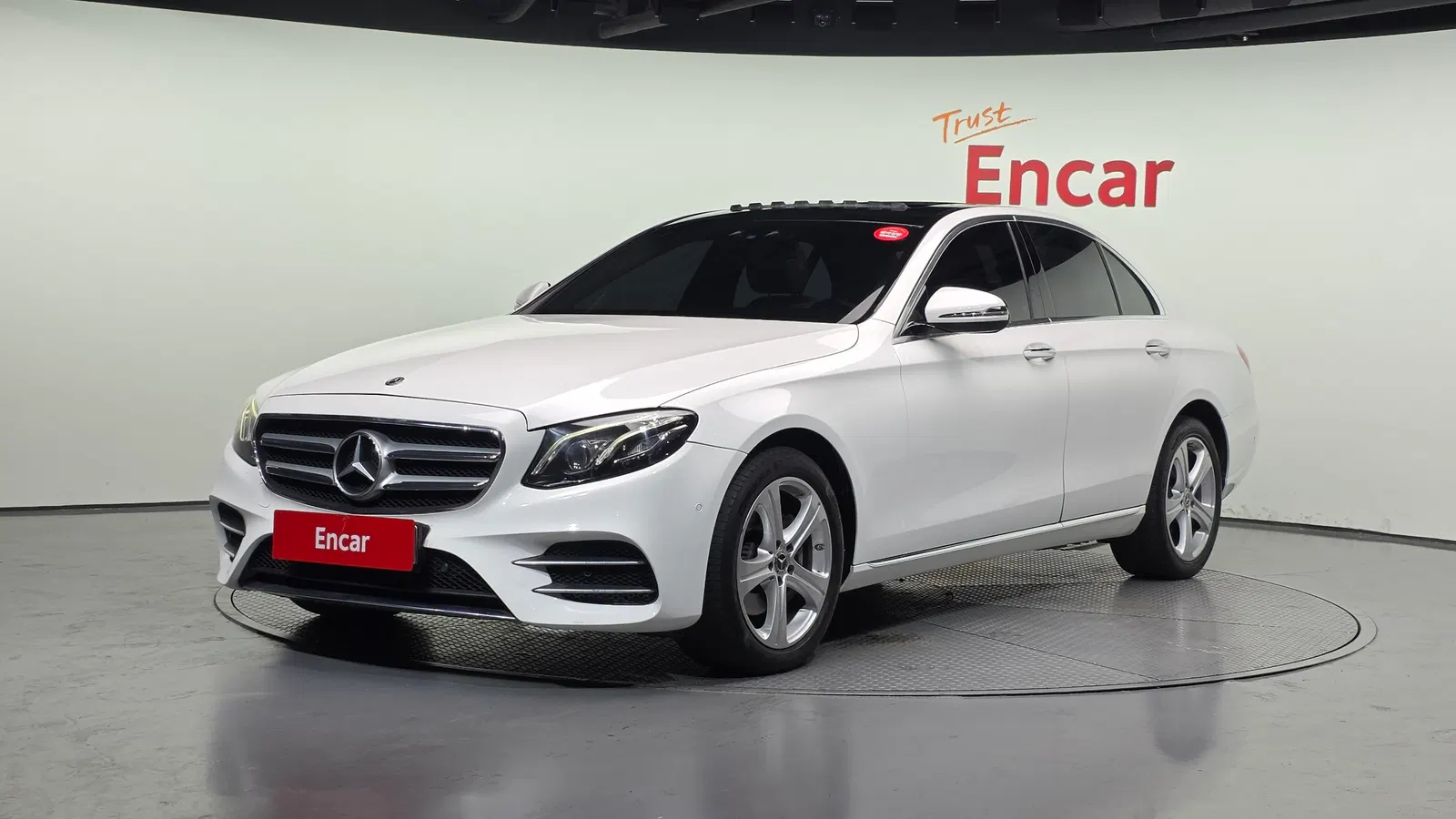 Mercedes-Benz Classe E E220d Avantgarde (W213) 2018 — photo 1 sur 20