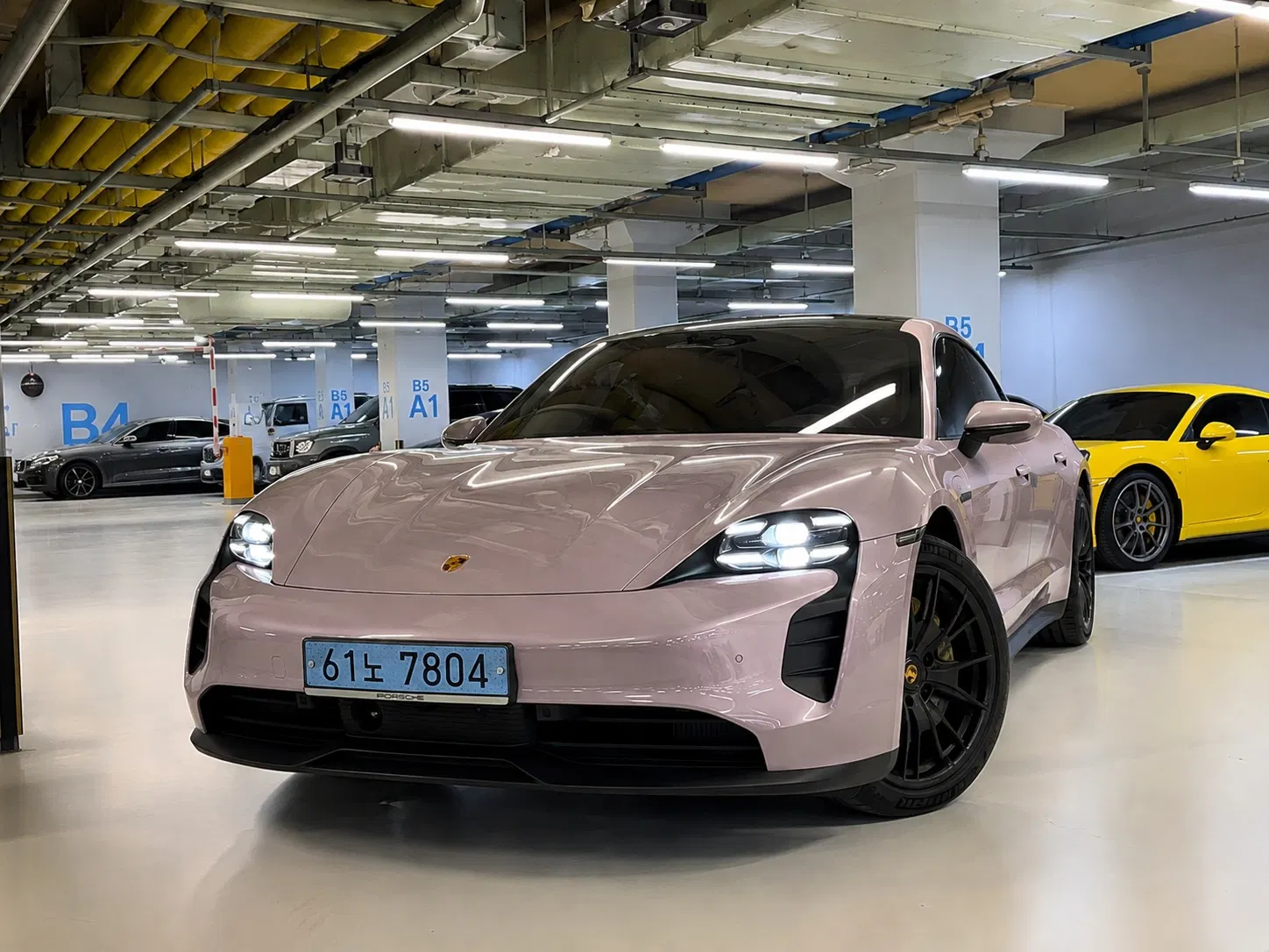 Porsche Taycan GTS 2022 — photo 1 sur 26