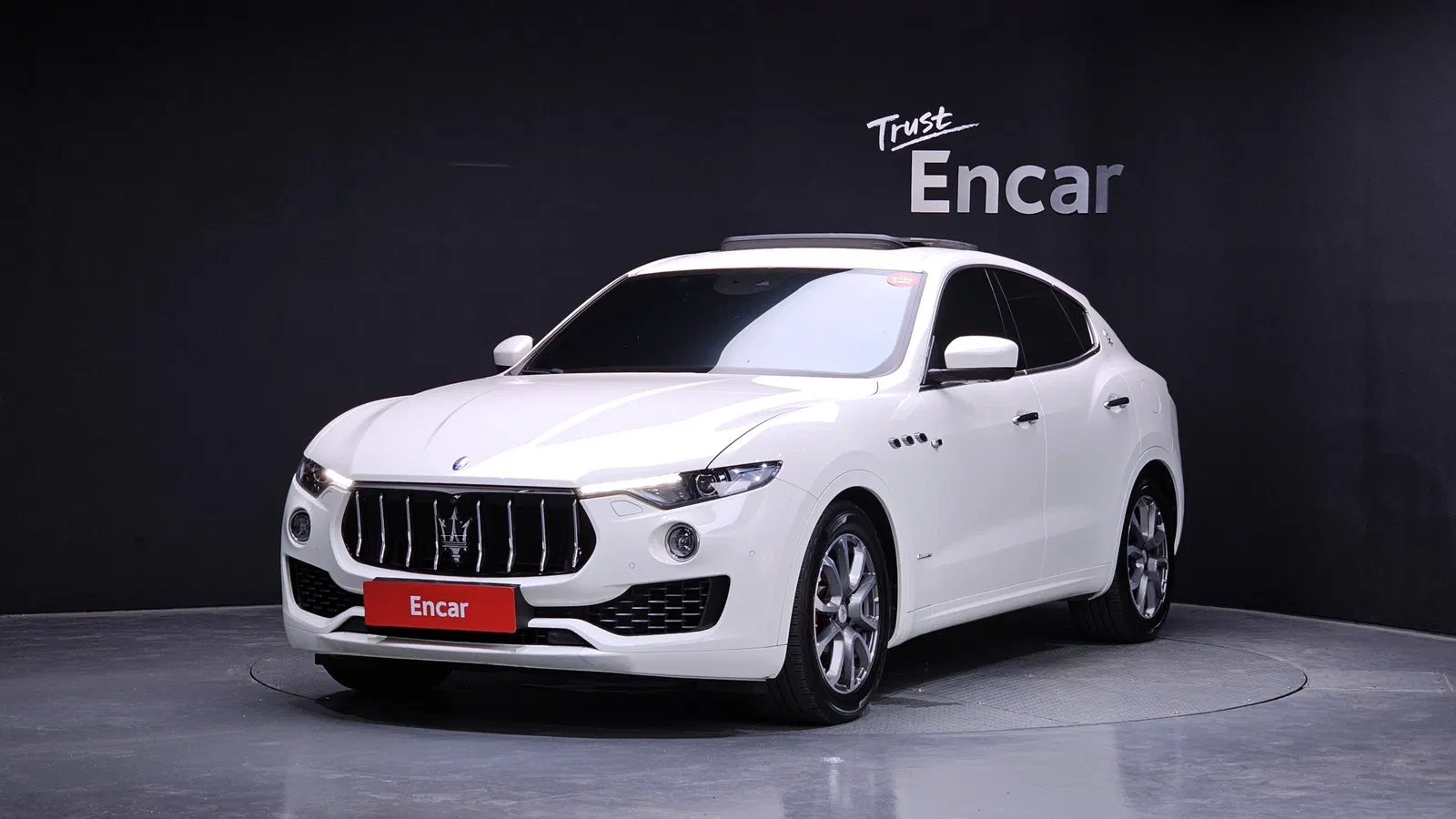 Maserati Levante 3.0 AWD GranLusso 2018 — photo 1 sur 38