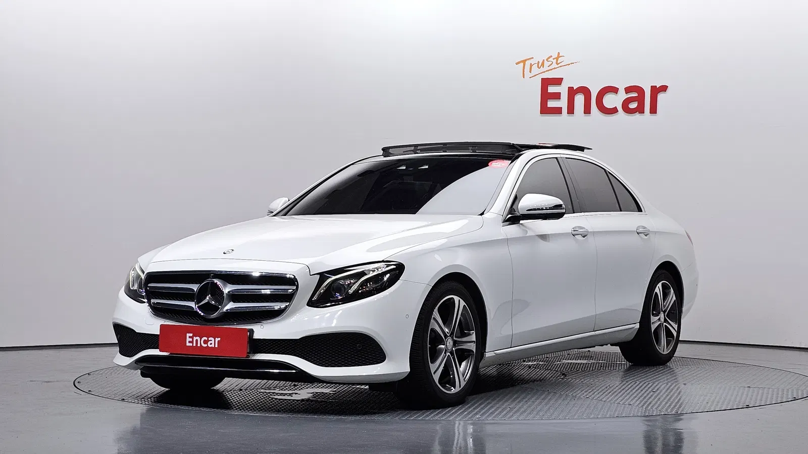 Mercedes-Benz Classe E E300 Avantgarde (W213) 2017 — photo 1 sur 20