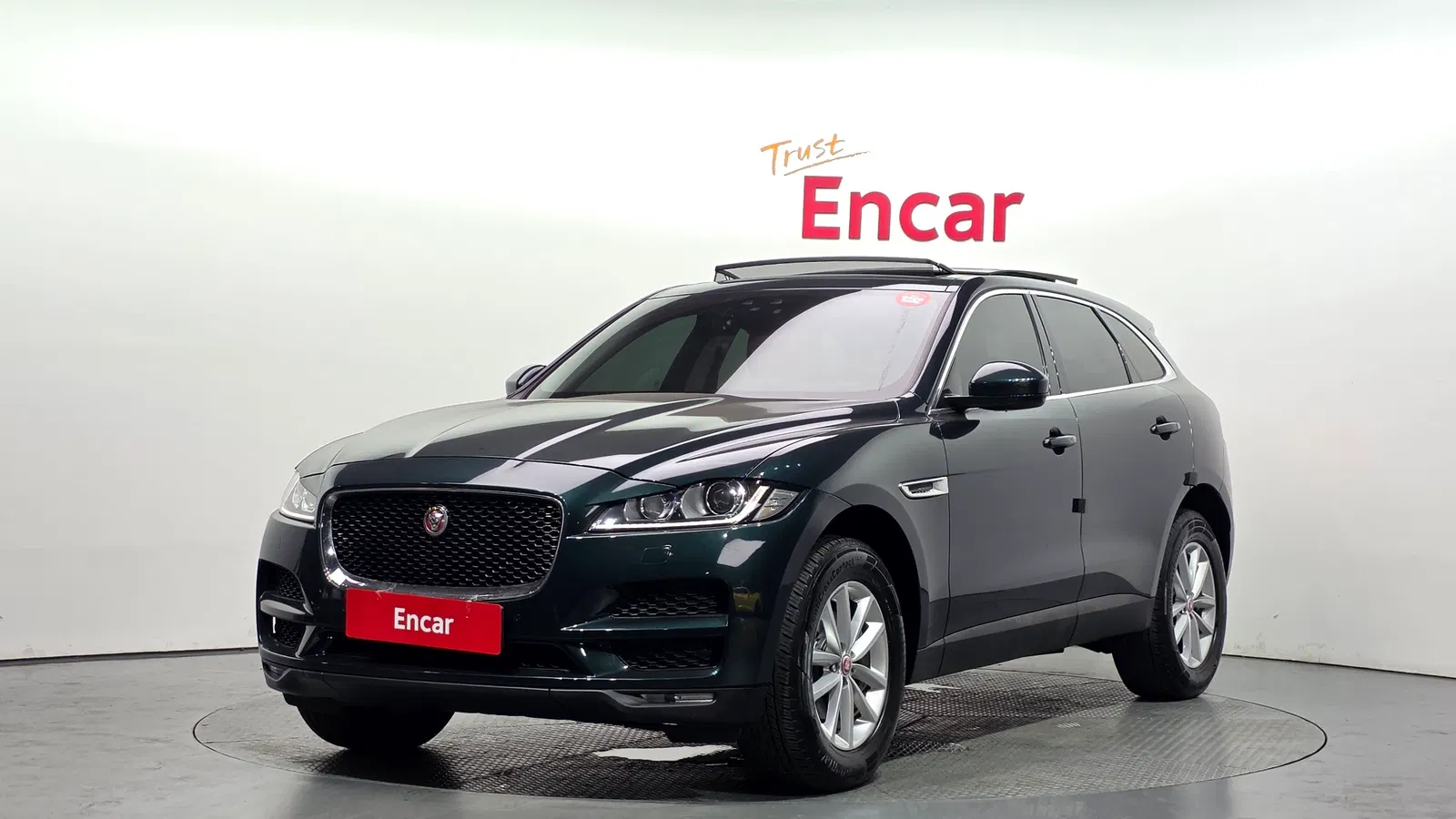 Jaguar F-PACE 20d Portfolio 2017 — photo 1 sur 20