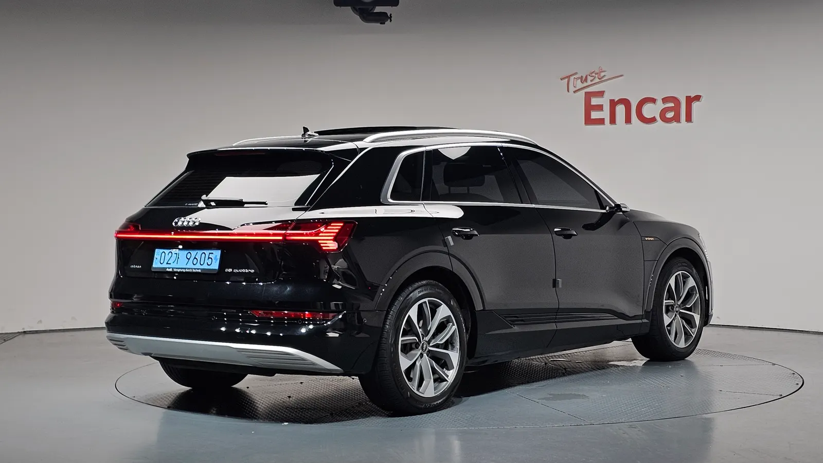 Audi e-tron 55 Quattro 2021 — photo 1 sur 45