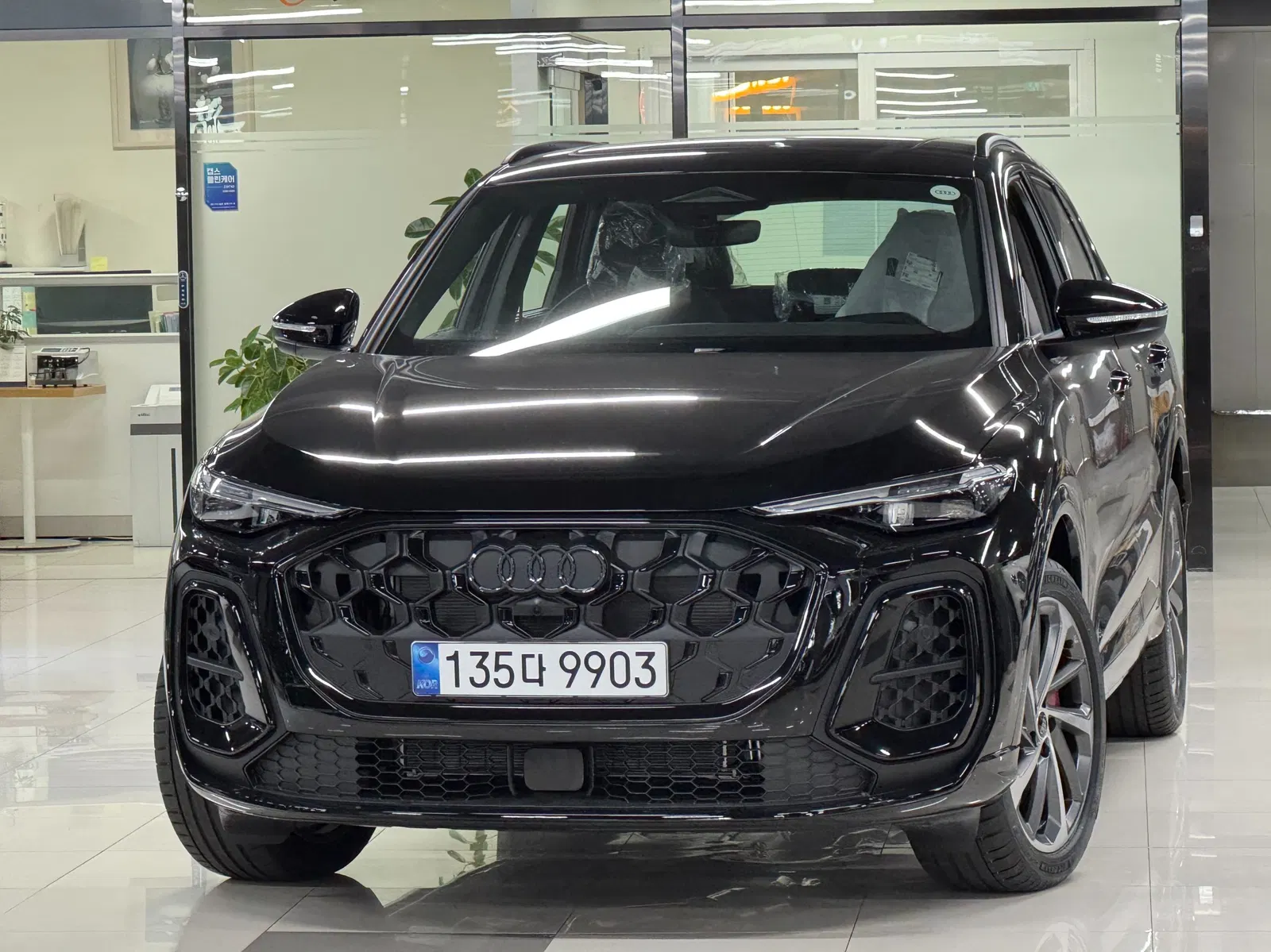 Audi Q5 (80A) 40 TDI Quattro S Line Black Edition 2025 — photo 1 sur 20
