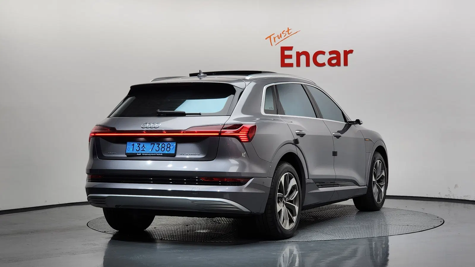 Audi e-tron 55 Quattro 2020 — photo 1 sur 38