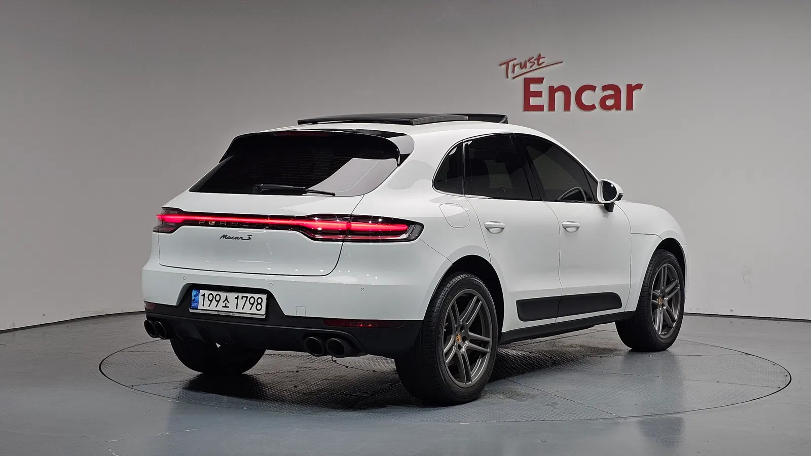 Porsche Macan 2.0 2021 — photo 1 sur 35