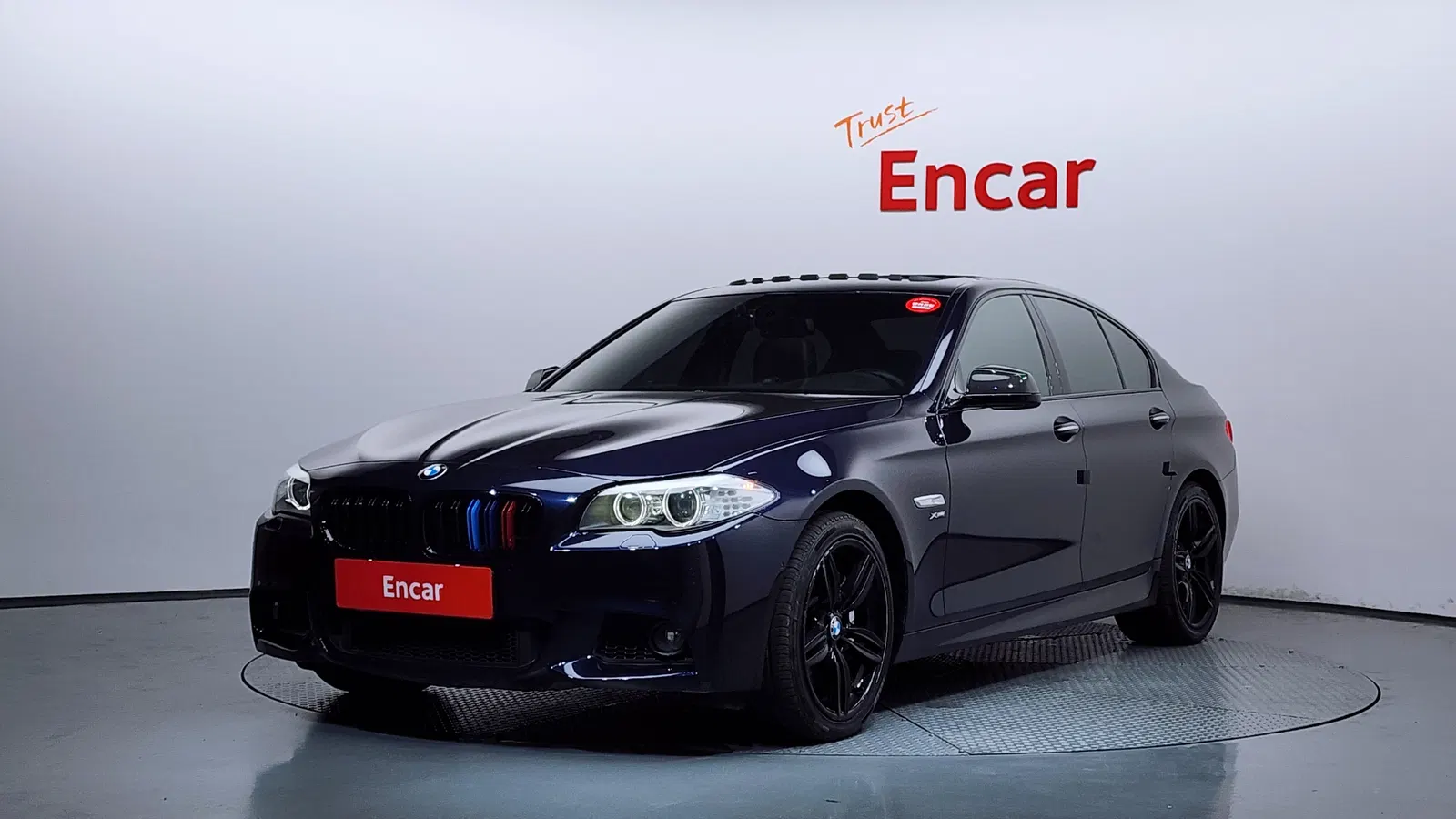 BMW Série 5 (F10) 550i xDrive 2012 — photo 1 sur 20