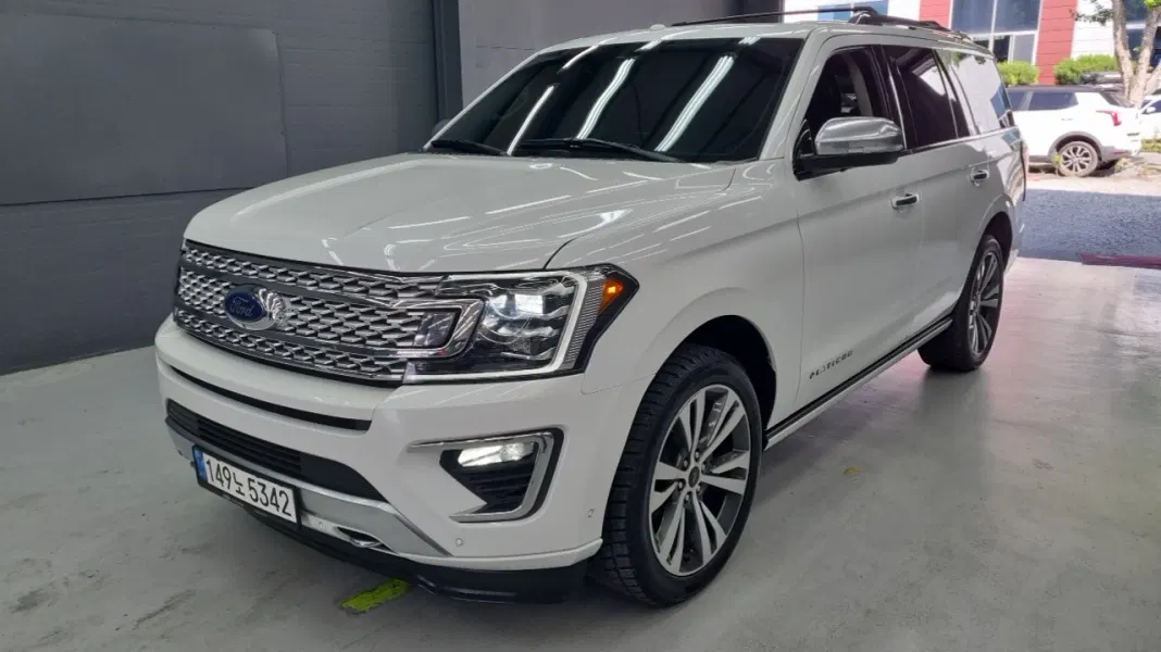 Ford Expedition Platinum 4WD 2021 — photo 1 sur 24