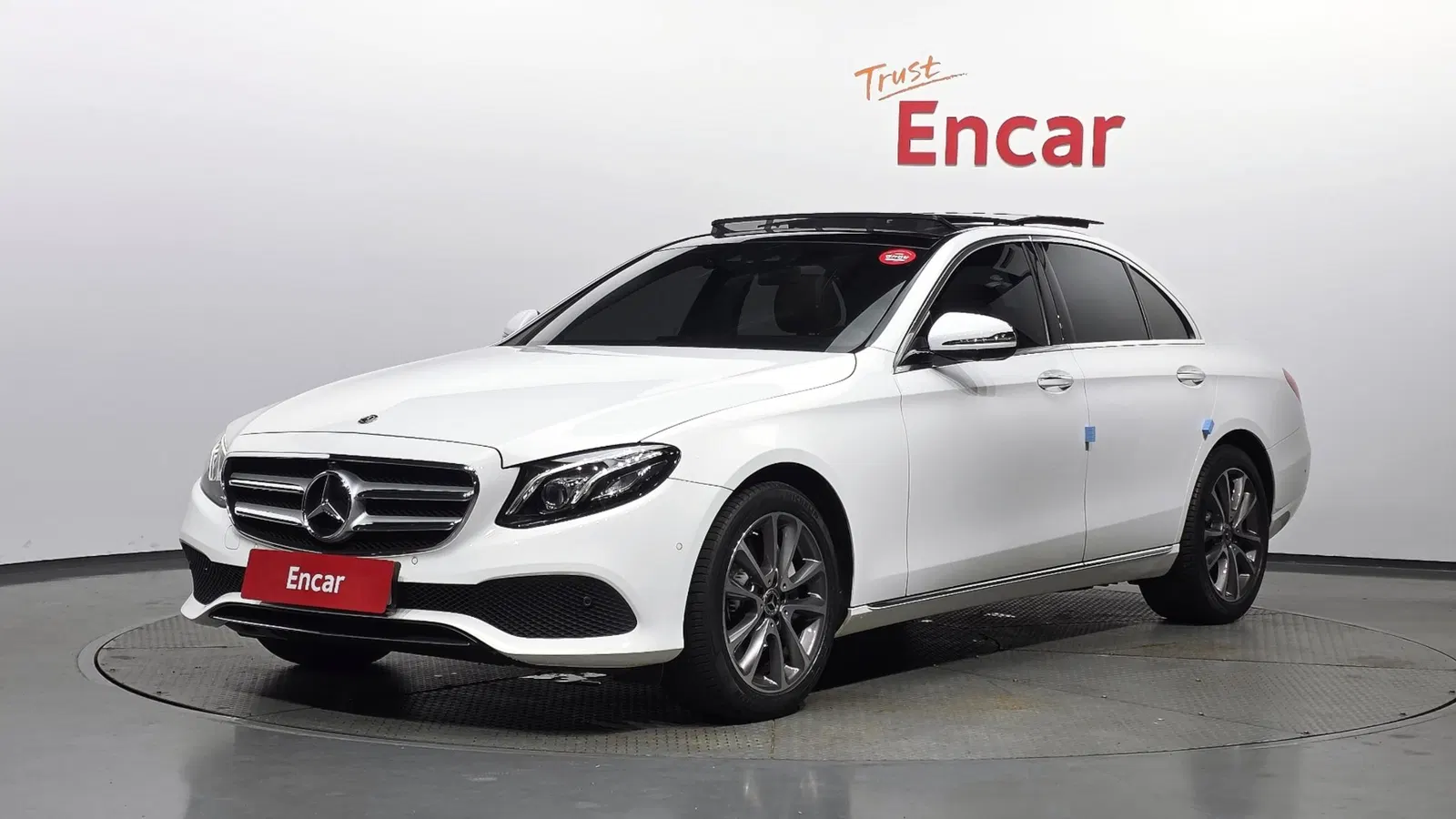 Mercedes-Benz Classe E E300 4MATIC Avantgarde (W213) 2019 — photo 1 sur 36