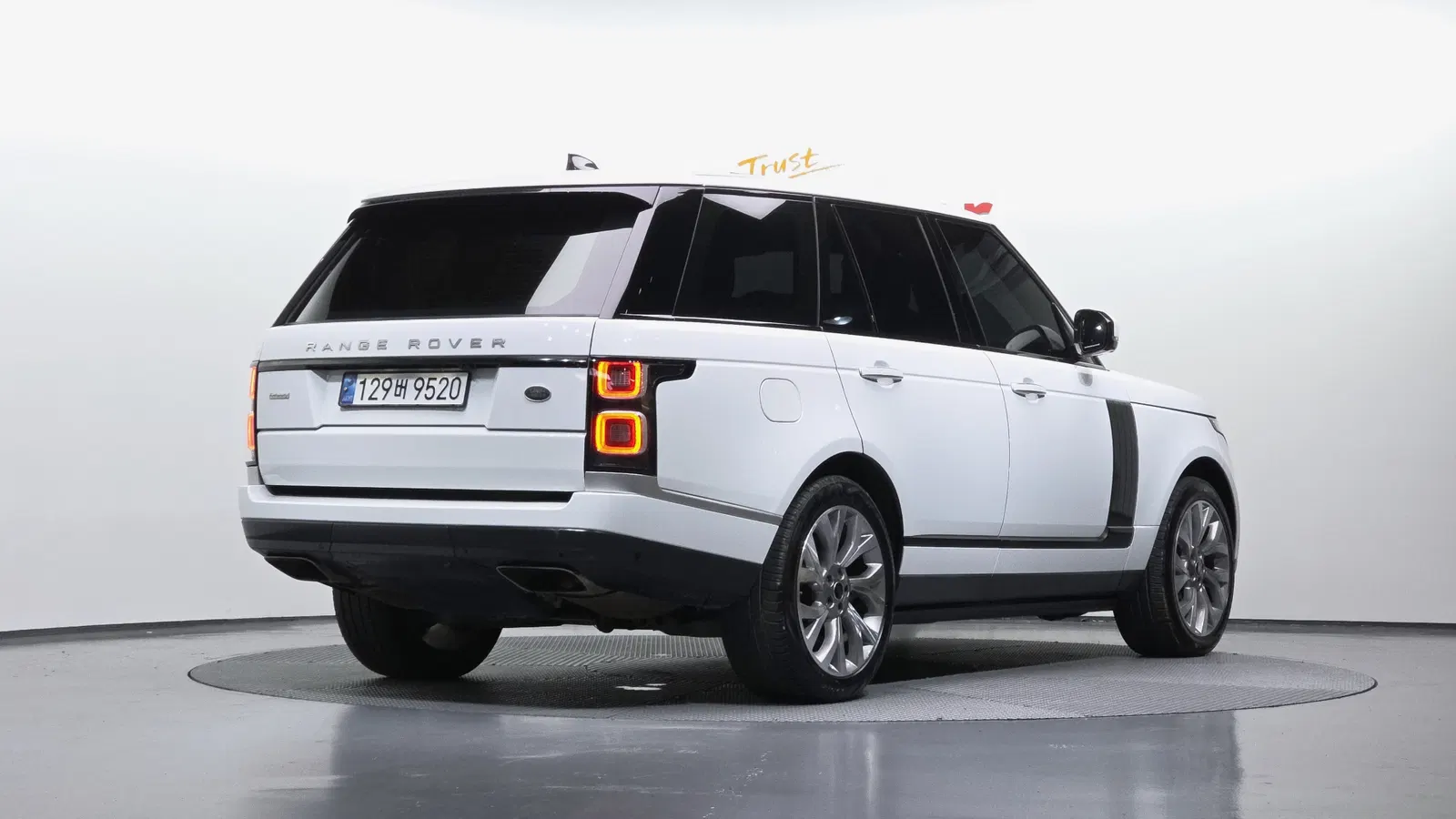Land Rover Range Rover 4e génération 4.4 SDV8 AB Diesel 2020 — photo 1 sur 44