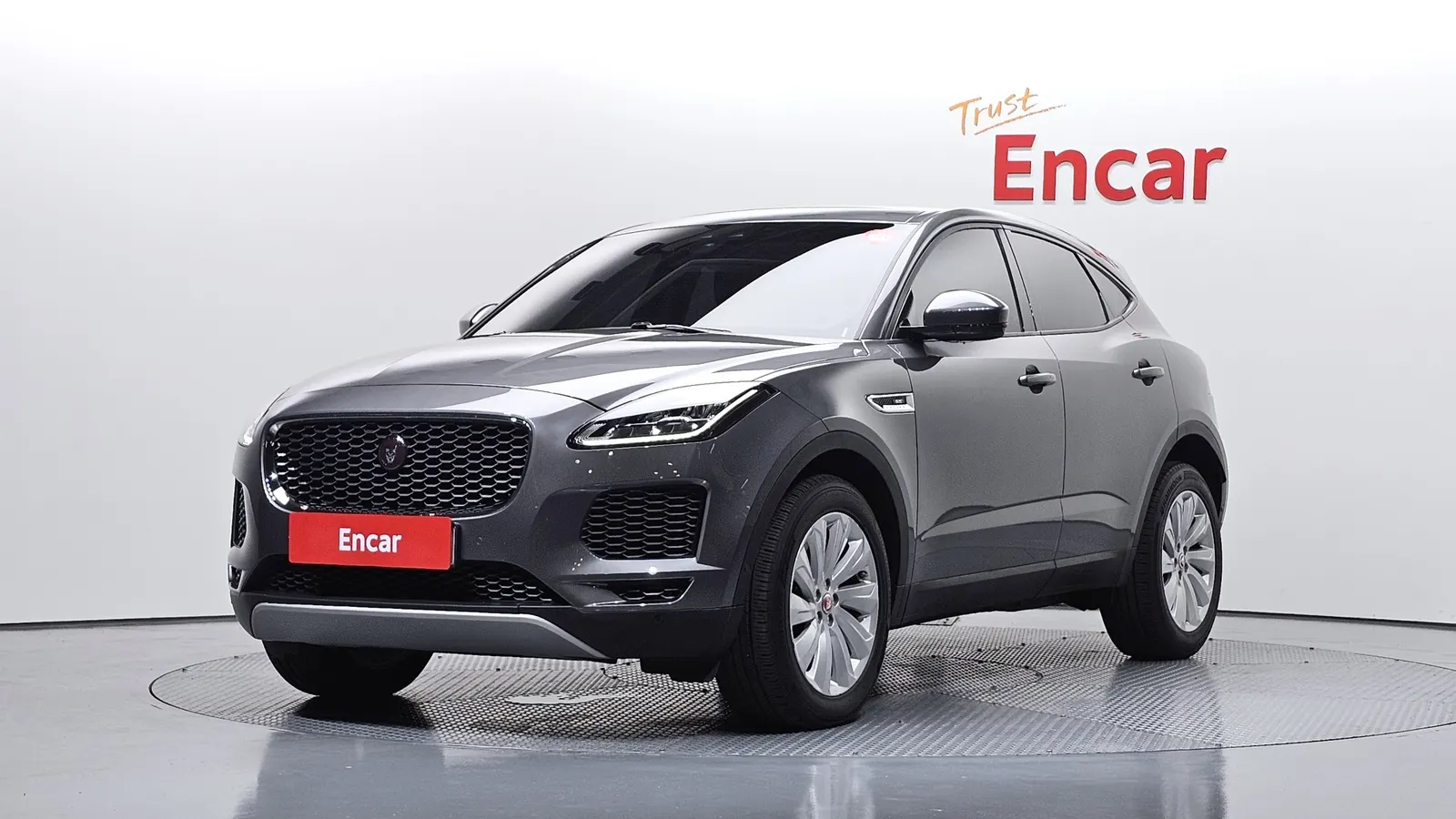 Jaguar E-PACE P250 SE 2018 — photo 1 sur 37