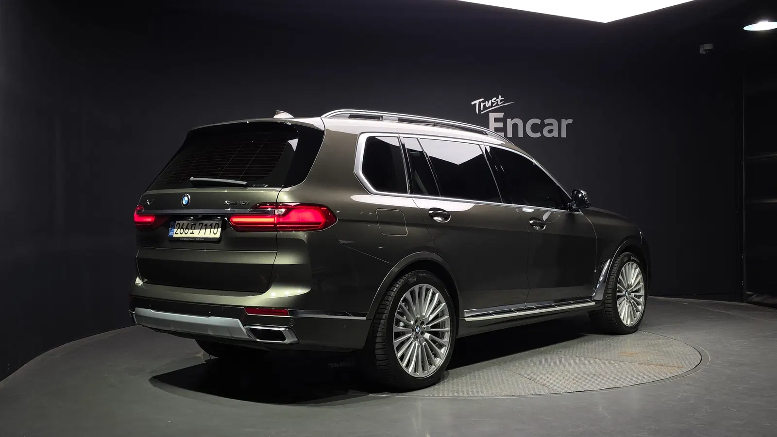 BMW X7 (G07) xDrive 40i Design Pure Excellence 6 places 2022 — photo 1 sur 40