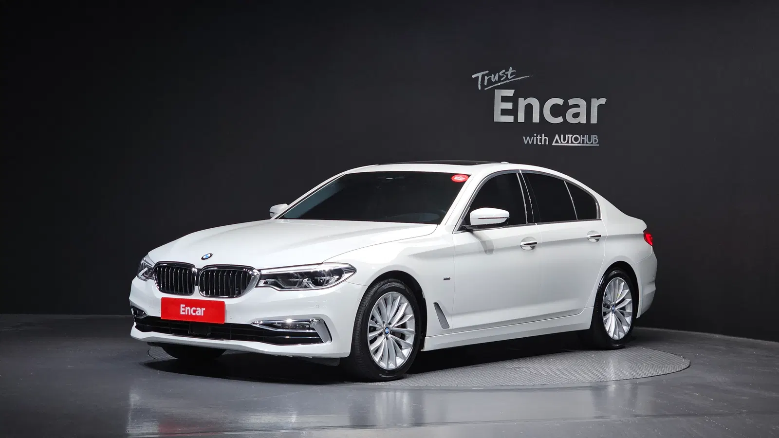 BMW Série 5 (G30) 530i xDrive Luxury Plus 2018 — photo 1 sur 34