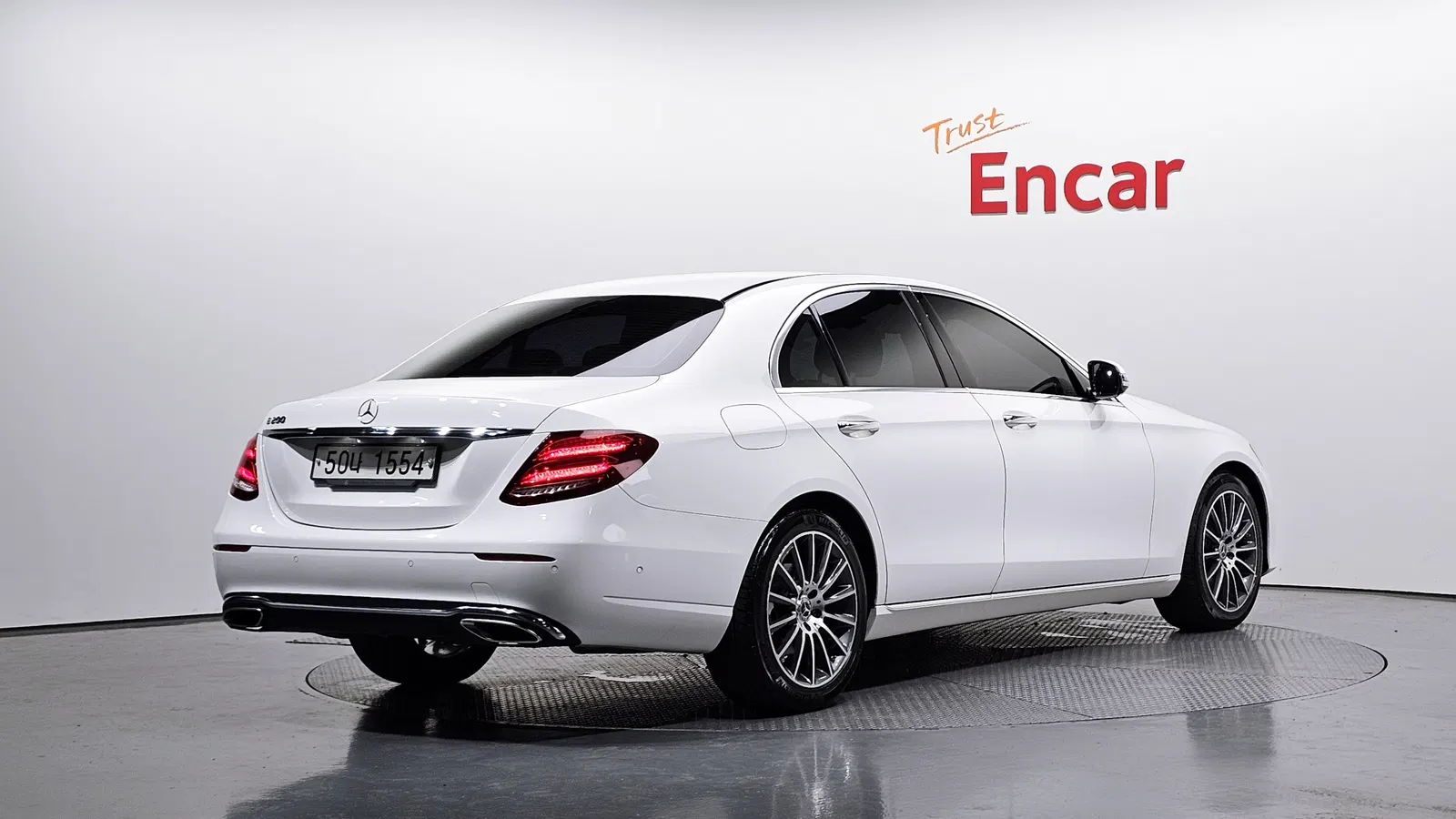 Mercedes-Benz Classe E E200 Avantgarde (W213) 2017 — photo 1 sur 32