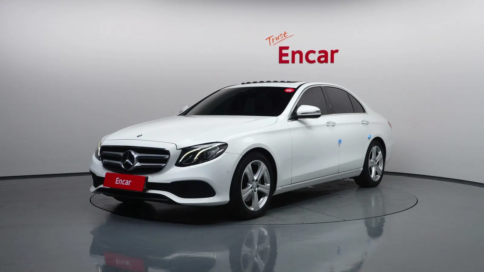 Mercedes-Benz Classe E E200 Avantgarde (W213) 2017 — photo 1 sur 20