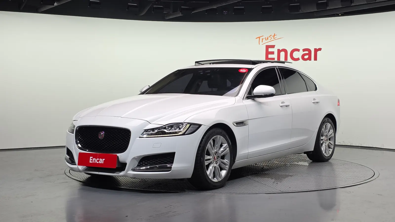 Jaguar XF (X260) 20d Portfolio 2017 — photo 1 sur 20