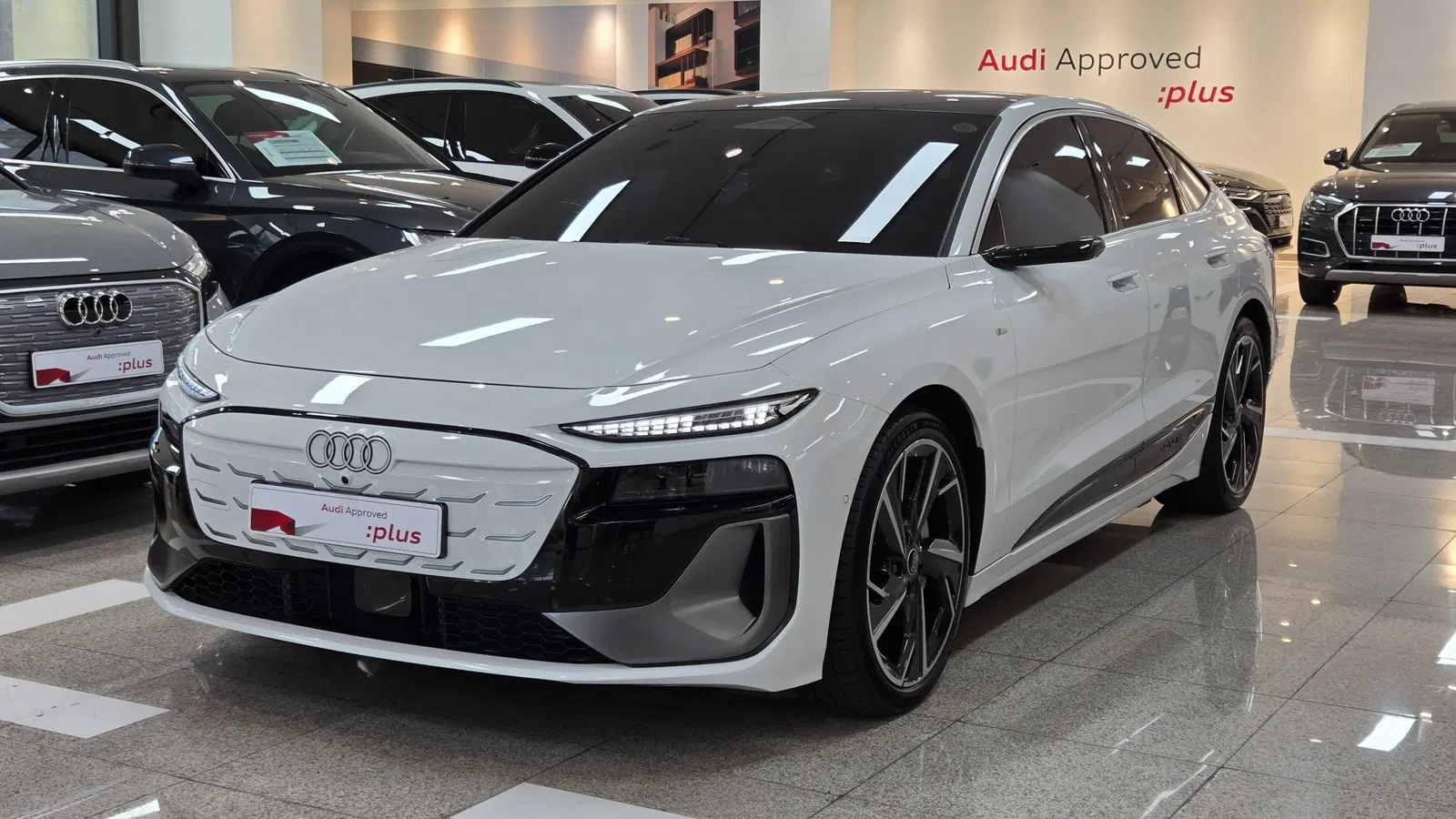 Audi A6 e-tron Performance S Line 2025 — photo 1 sur 26