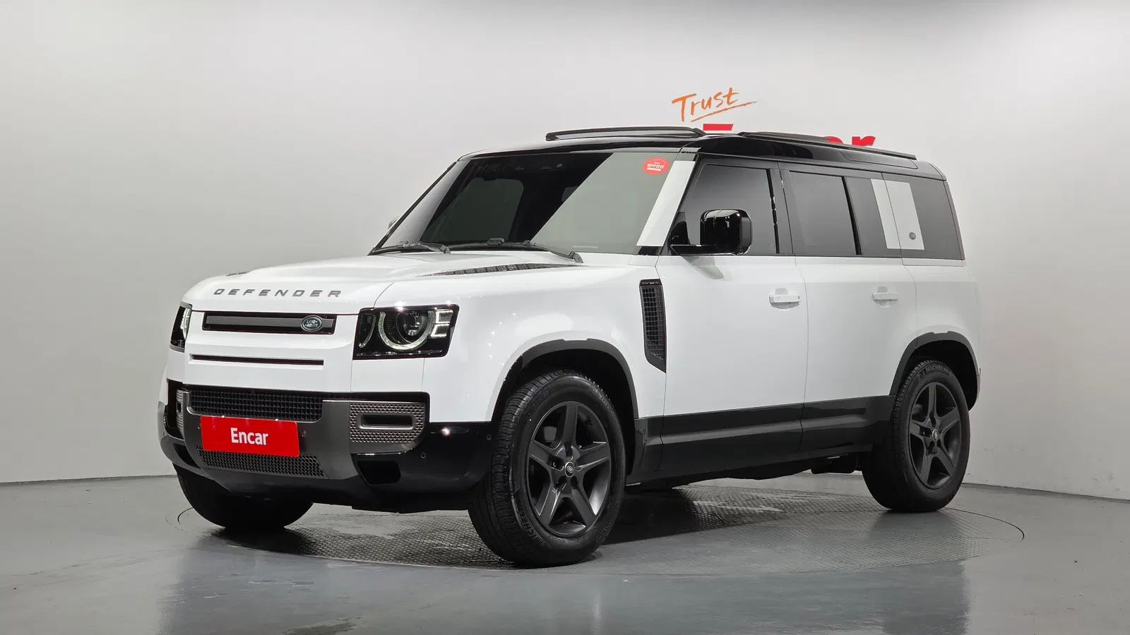 Land Rover Defender (L663) 110 P300 X-Dynamic SE 2024 — photo 1 sur 20