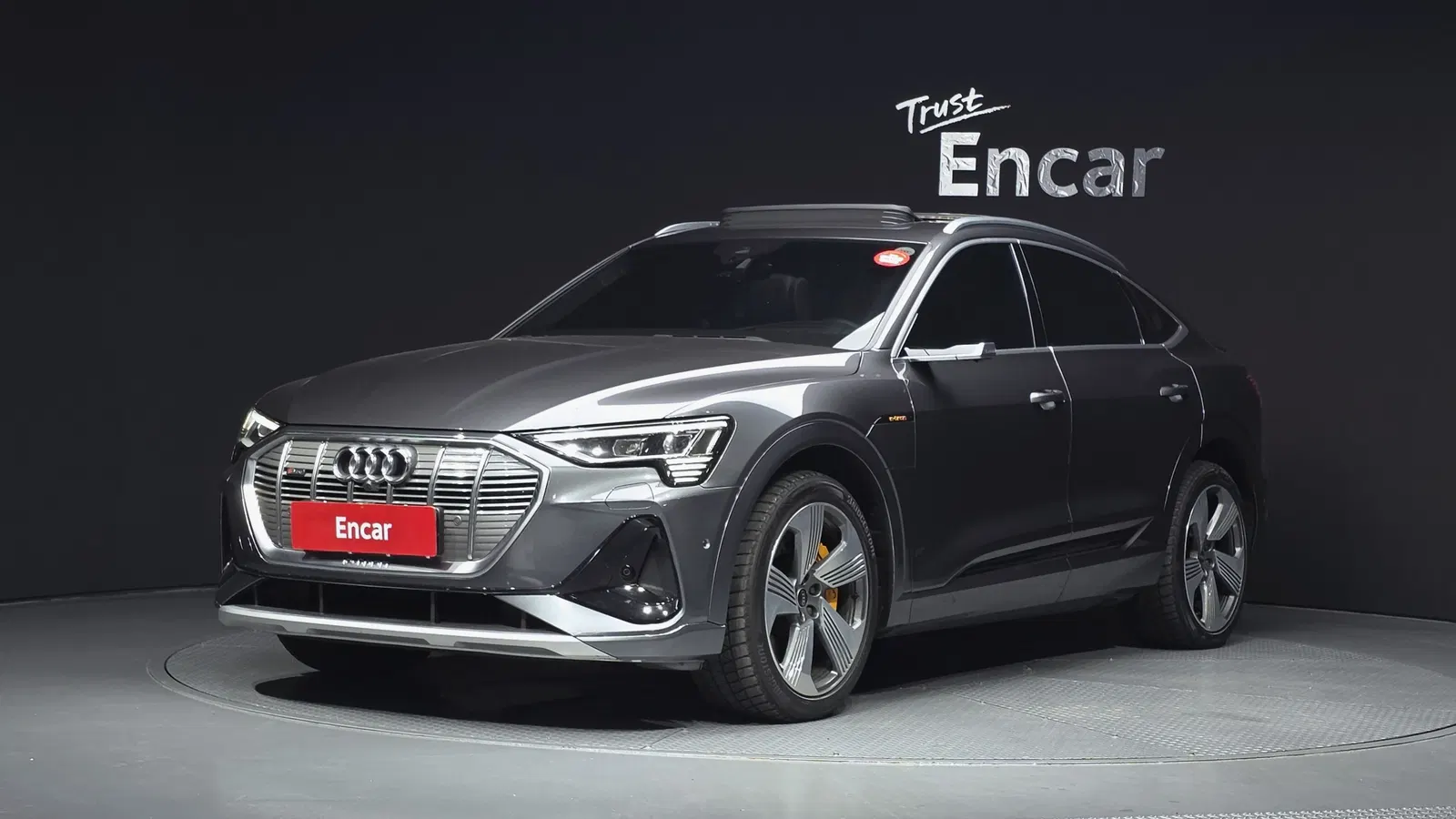 Audi e-tron 55 Quattro Sportback 2022 — photo 1 sur 36