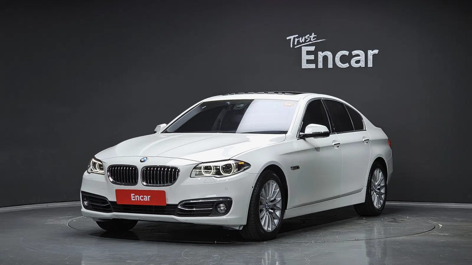 BMW Série 5 (F10) 528i Luxury Plus 2016 — photo 1 sur 20