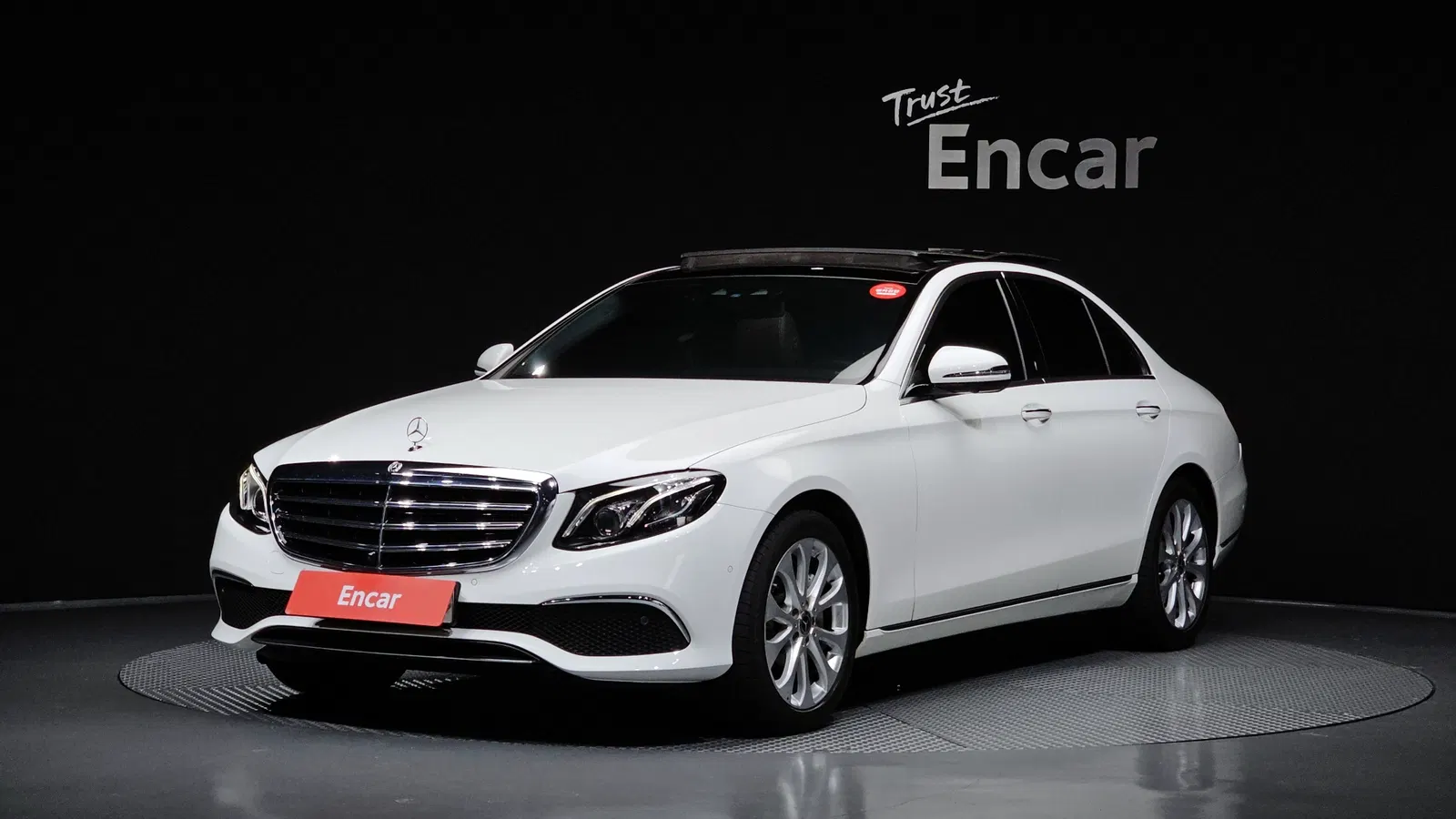 Mercedes-Benz Classe E E300 Exclusive (W213) 2019 — photo 1 sur 32