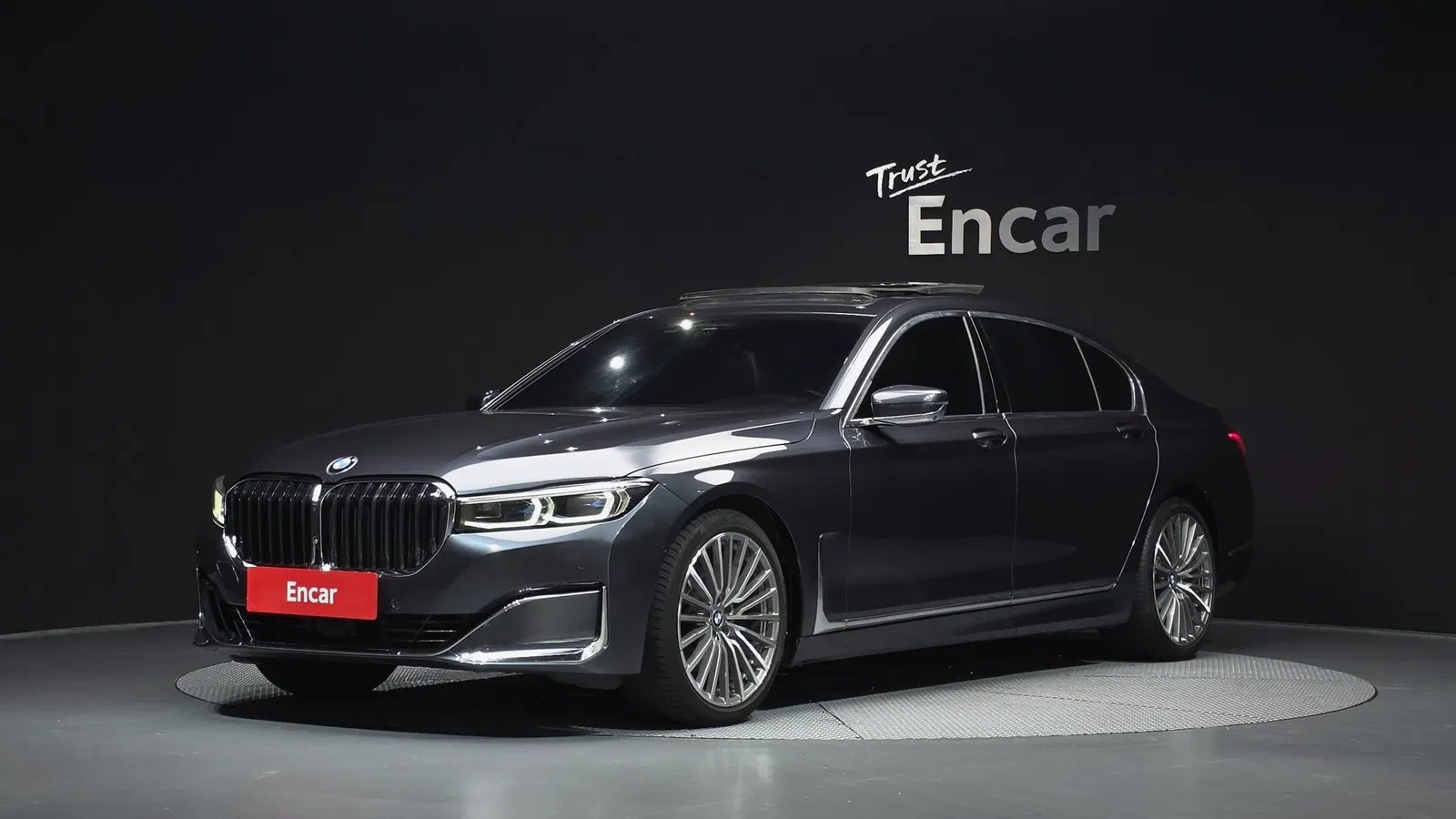 BMW Série 7 (G11) 740Li xDrive Design Pure Excellence 2020 — photo 1 sur 20