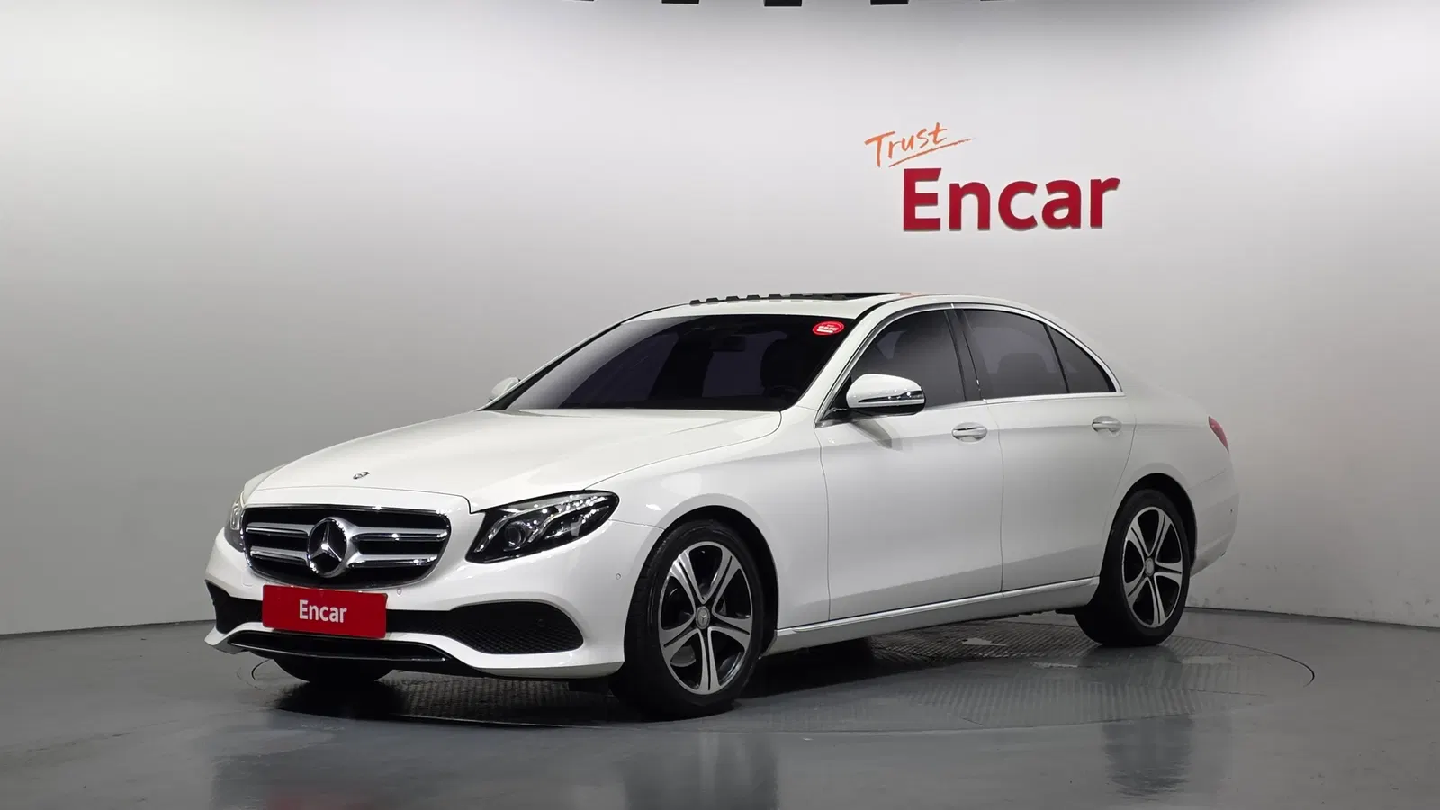 Mercedes-Benz Classe E E220d Avantgarde (W213) 2017 — photo 1 sur 20