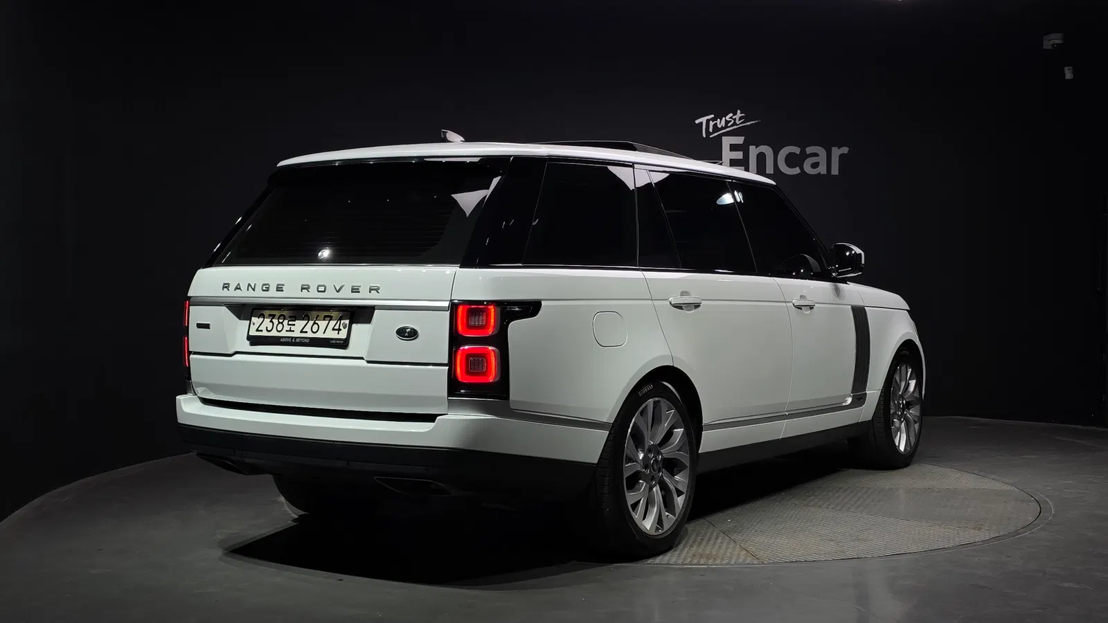 Land Rover Range Rover 4e génération 4.4 SDV8 AB LWB Diesel 2019 — photo 1 sur 38