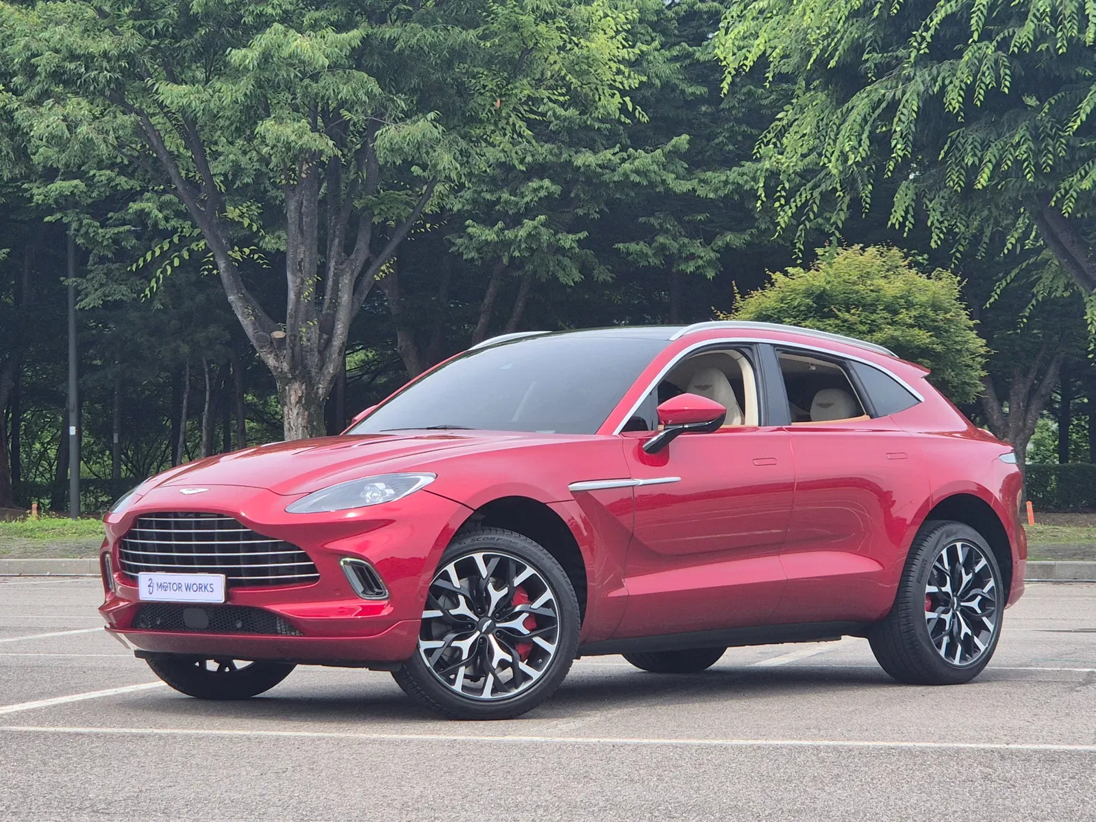 Aston Martin DBX 4.0 V8 2022 — photo 1 sur 26