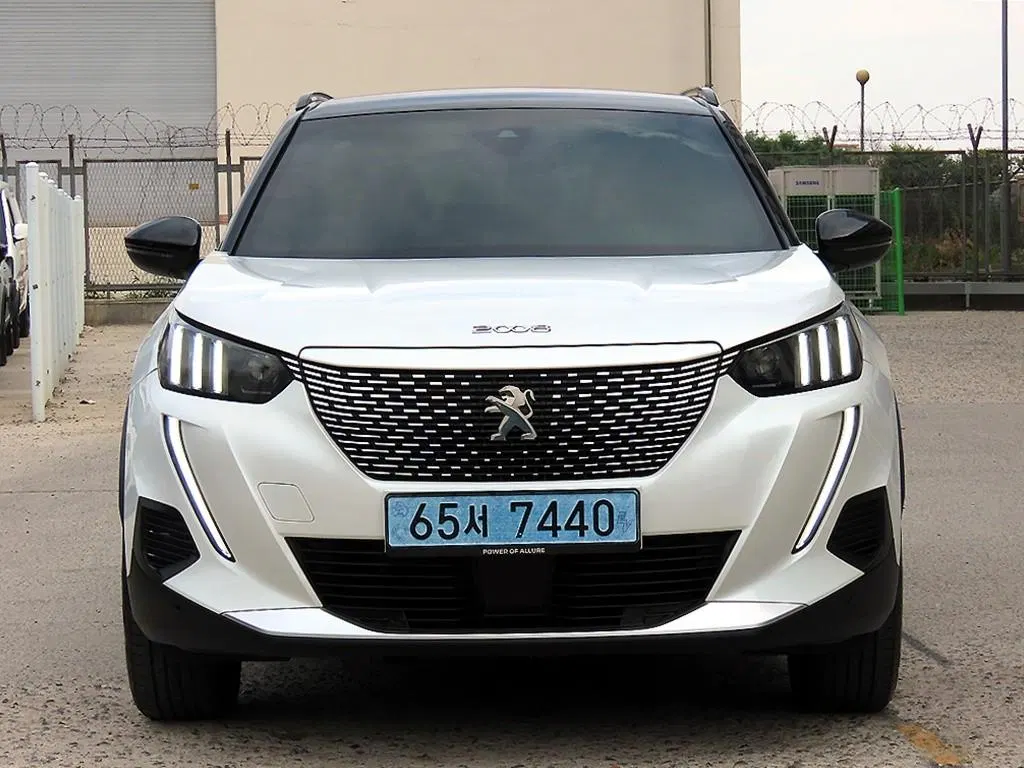 Peugeot e-2008 2e génération EV GT 2023 — photo 1 sur 25
