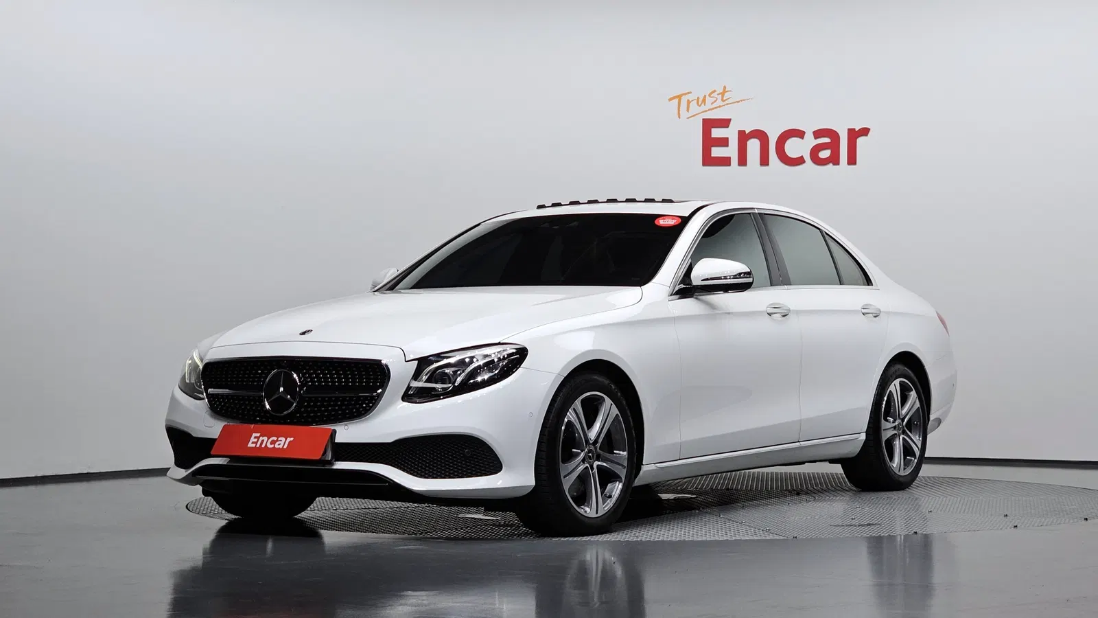 Mercedes-Benz Classe E E300 4MATIC Avantgarde Intelligent Drive (W213) 2017 — photo 1 sur 20