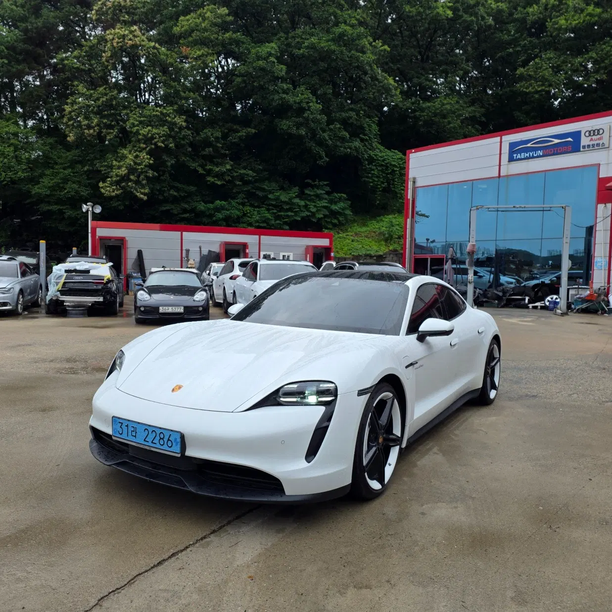 Porsche Taycan Base 2022 — photo 1 sur 26