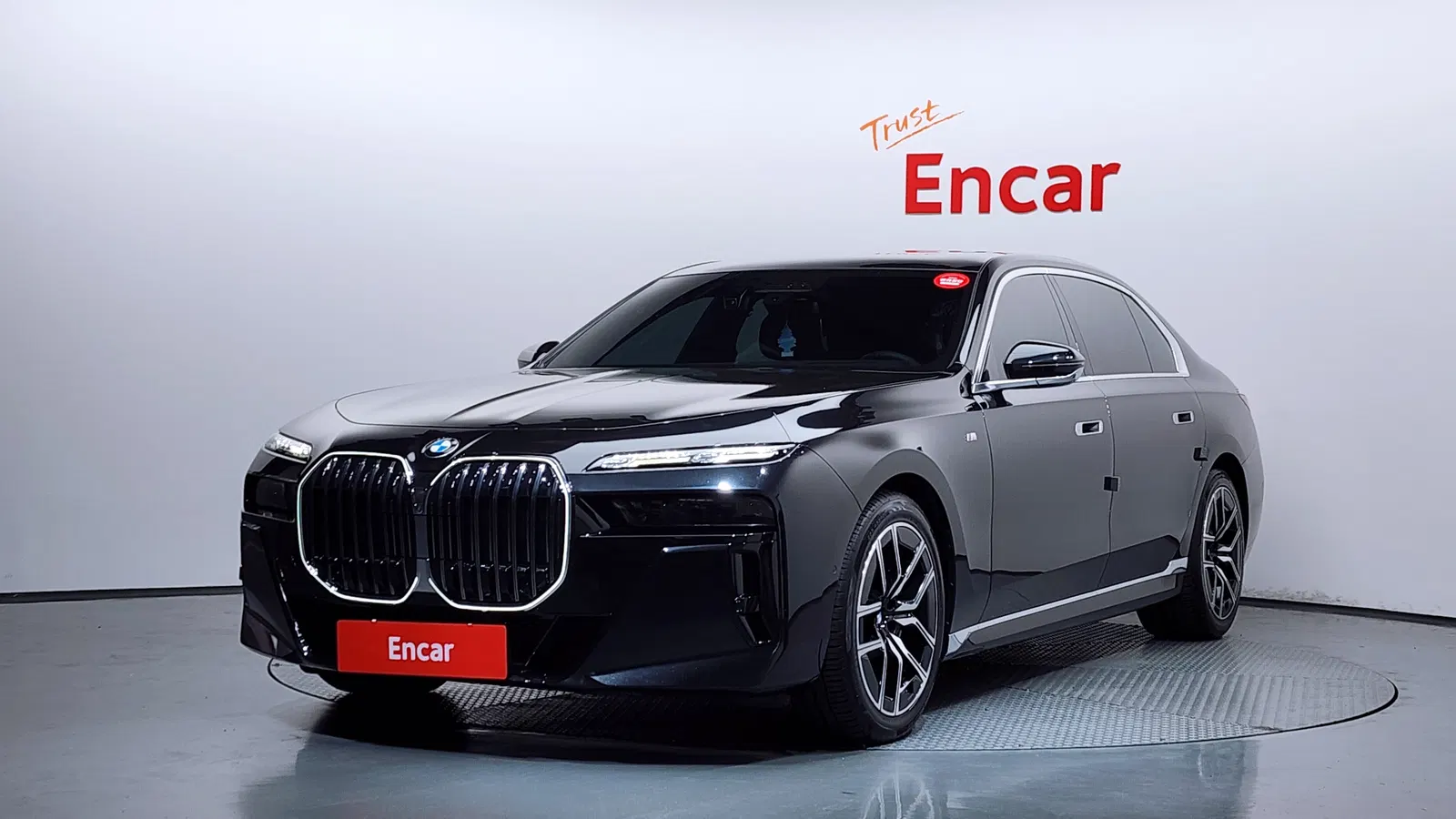BMW Série 7 (G70) 740i sDrive M Sport 2023 — photo 1 sur 41