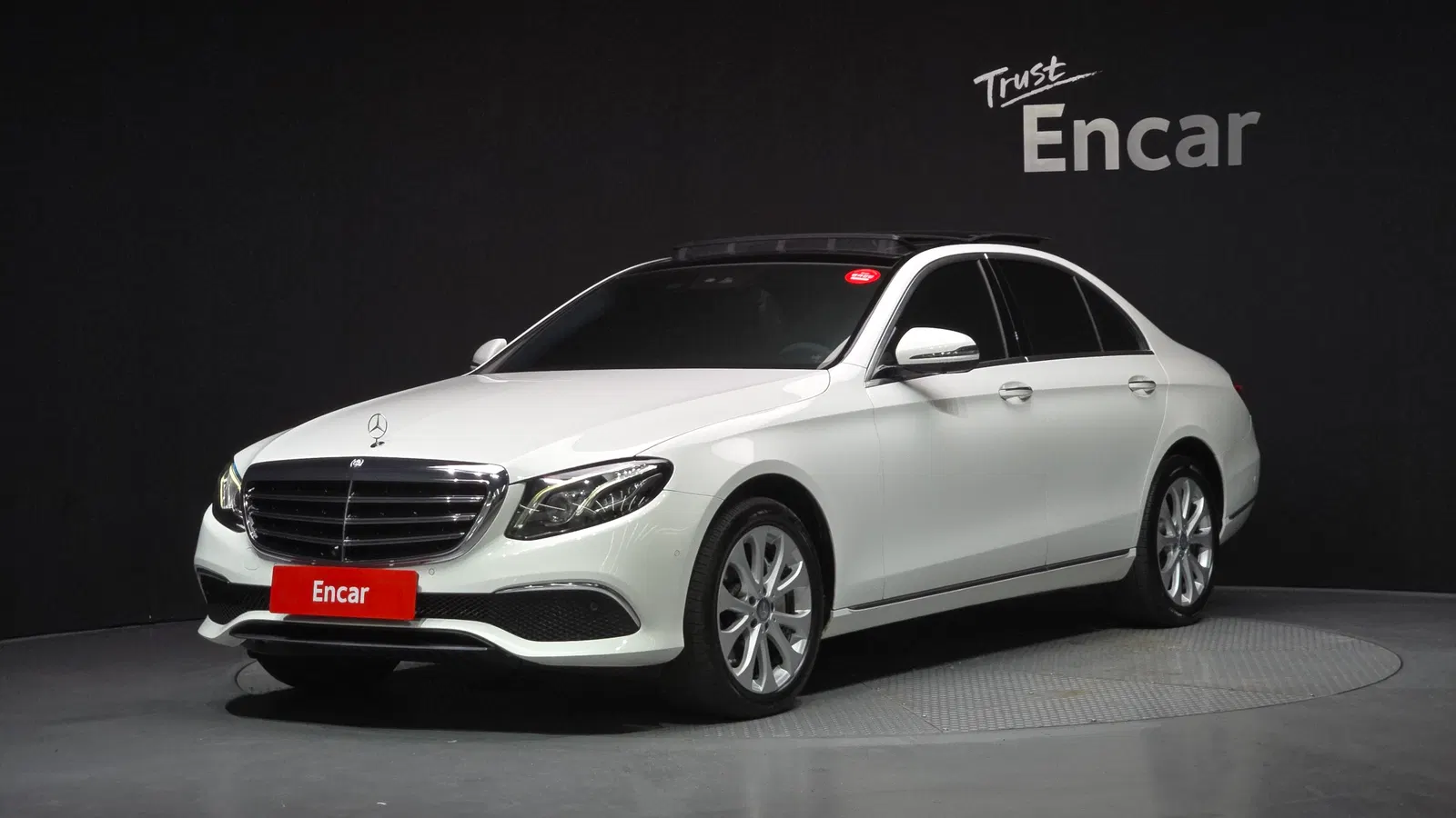 Mercedes-Benz Classe E E300 4MATIC Exclusive (W213) 2017 — photo 1 sur 20