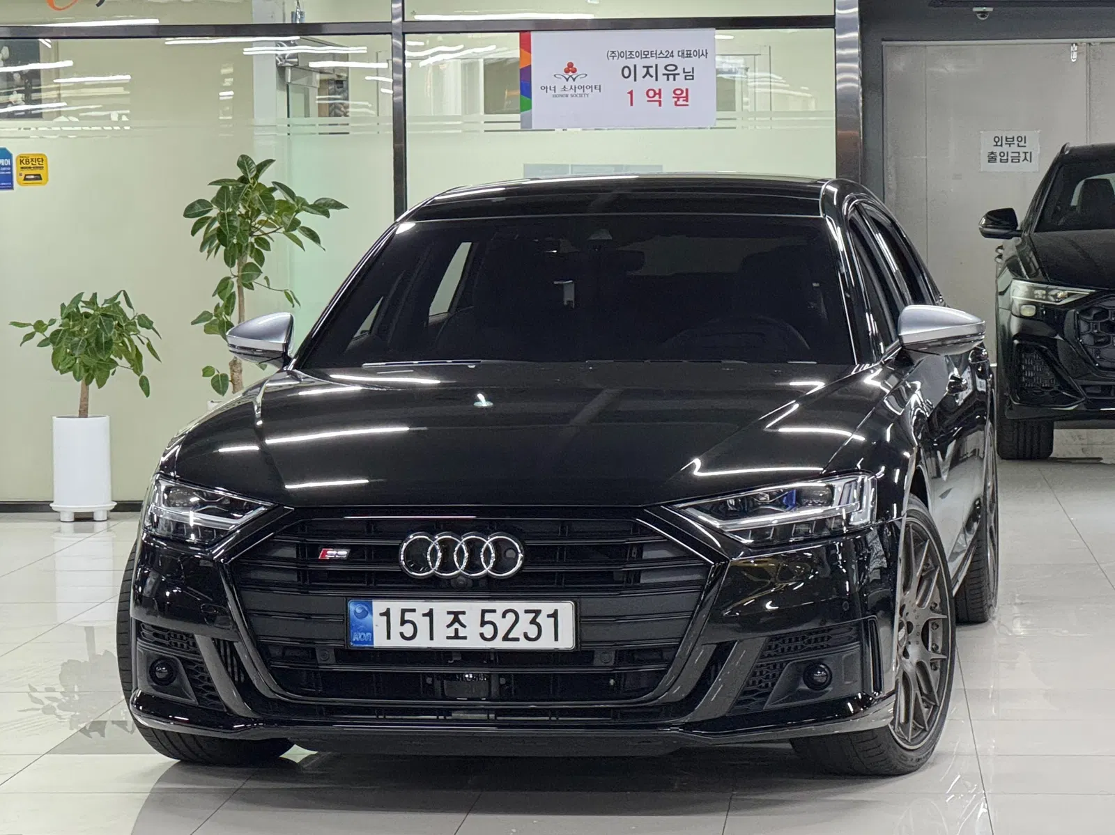 Audi S8 (D5) 4.0 TFSI Quattro LWB 2021 — photo 1 sur 25