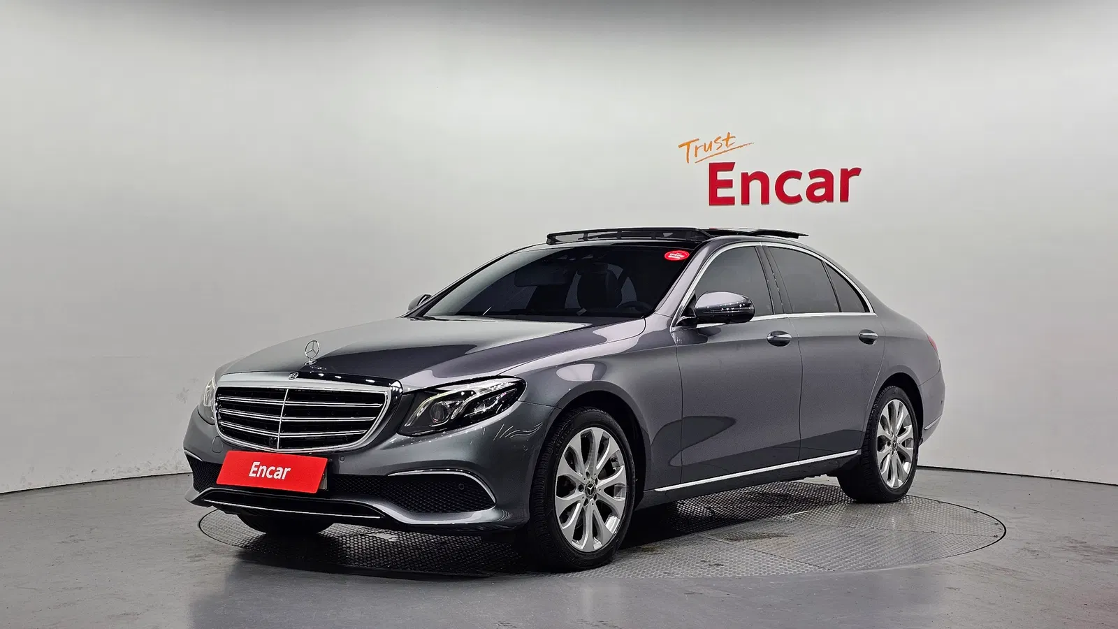 Mercedes-Benz Classe E E300 Exclusive (W213) 2019 — photo 1 sur 32