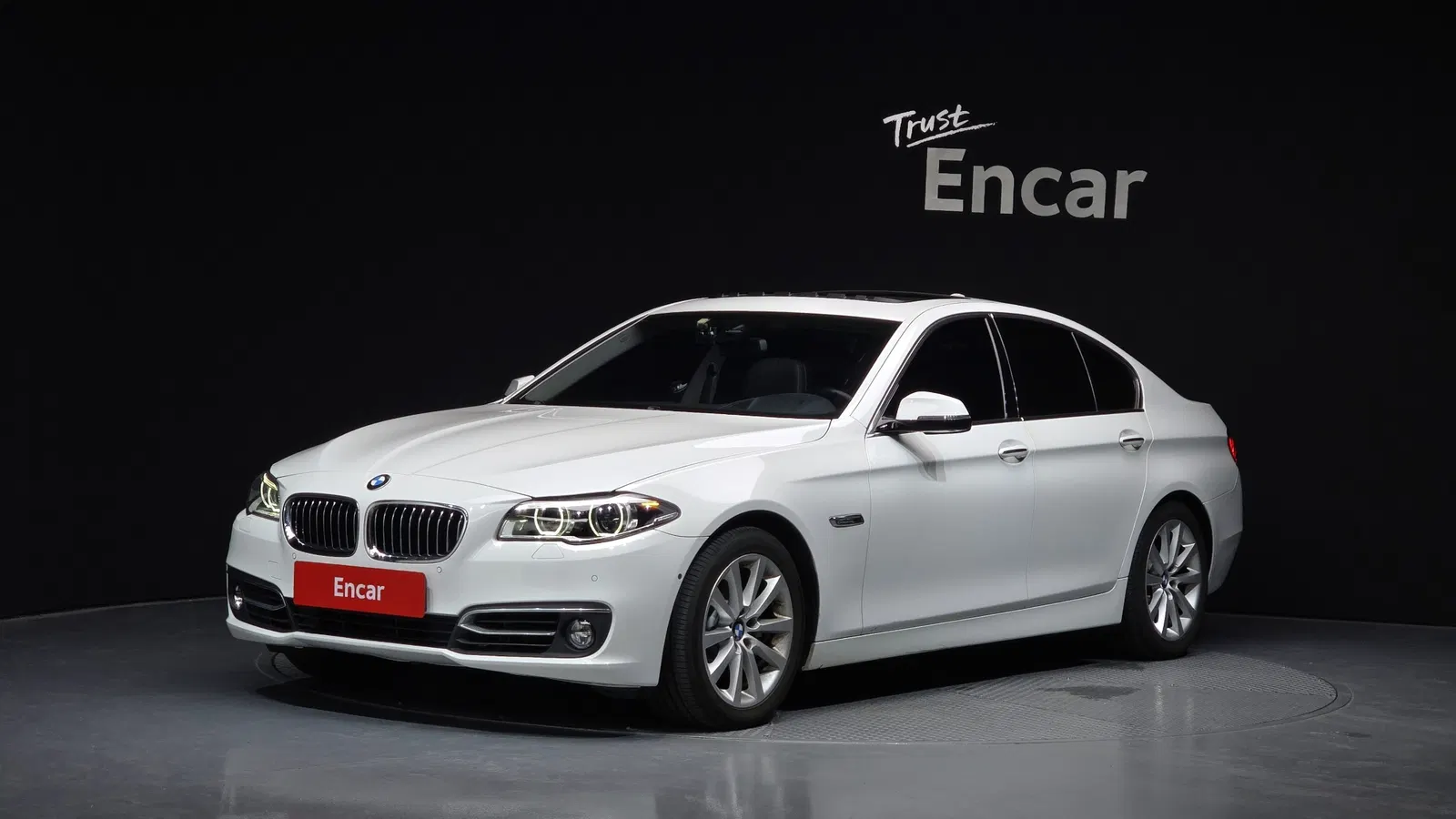 BMW Série 5 (F10) 528i xDrive Luxury Plus 2016 — photo 1 sur 20