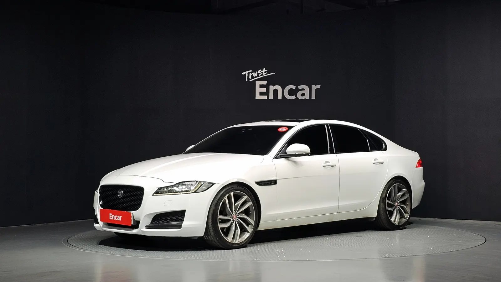 Jaguar XF (X260) 30d Portfolio 2017 — photo 1 sur 20