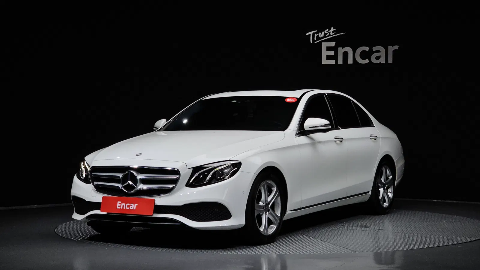 Mercedes-Benz Classe E E200 Avantgarde (W213) 2017 — photo 1 sur 26