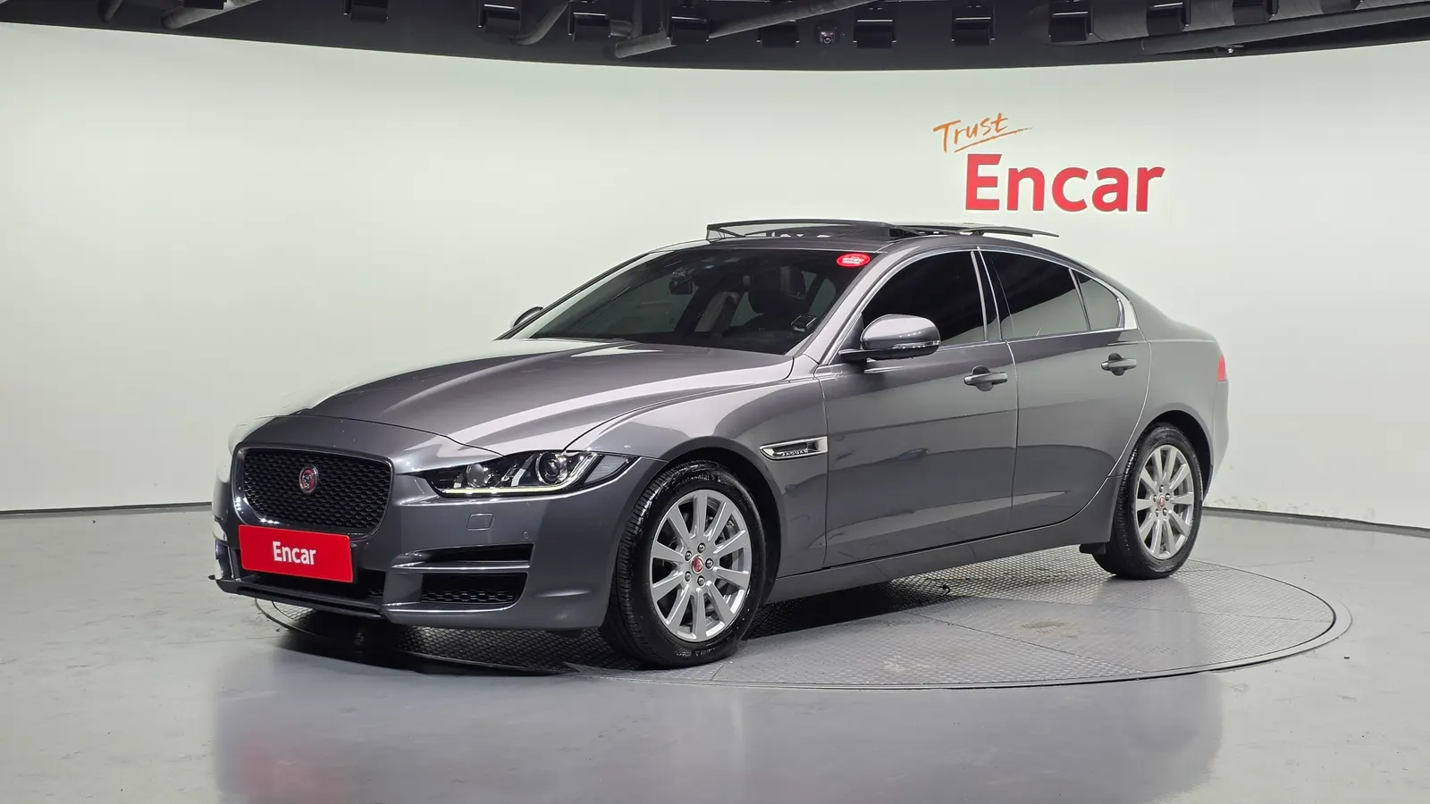 Jaguar XE 20d Prestige 2018 — photo 1 sur 32