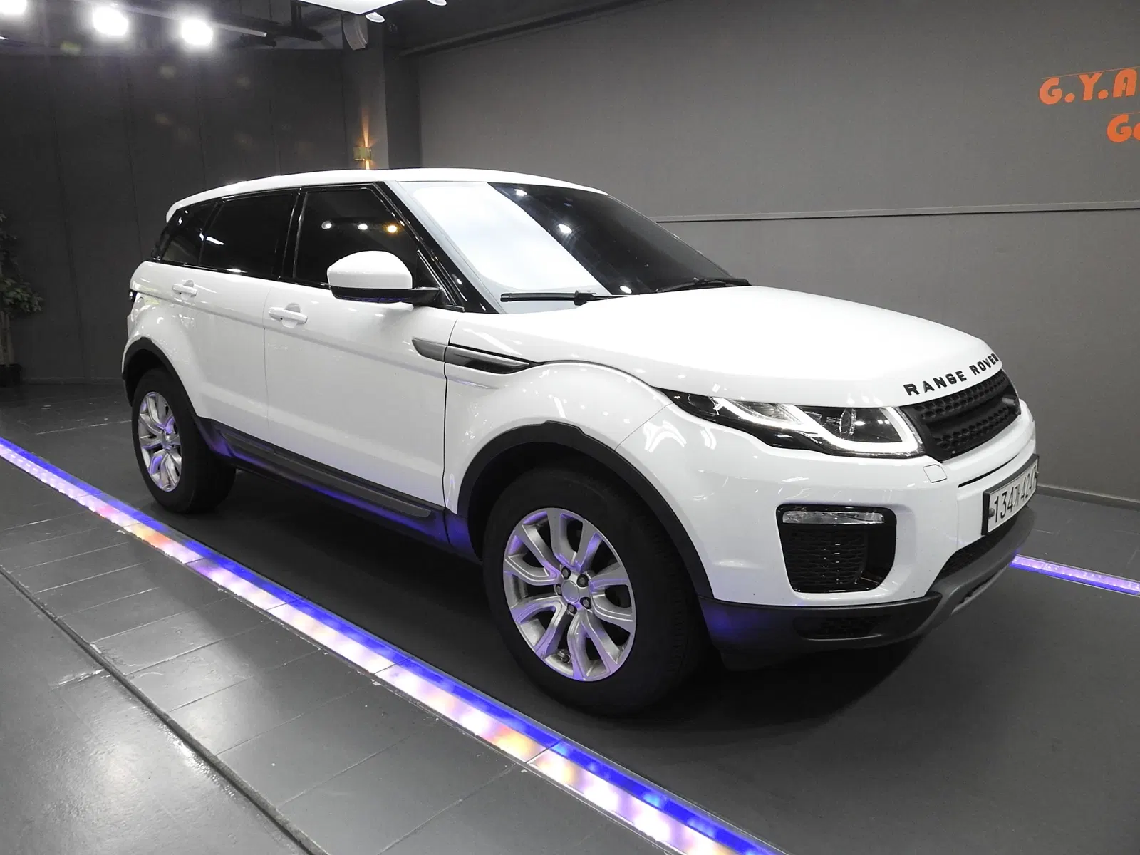 Land Rover Range Rover Evoque 2.0 TD4 SE 2018 — photo 1 sur 26
