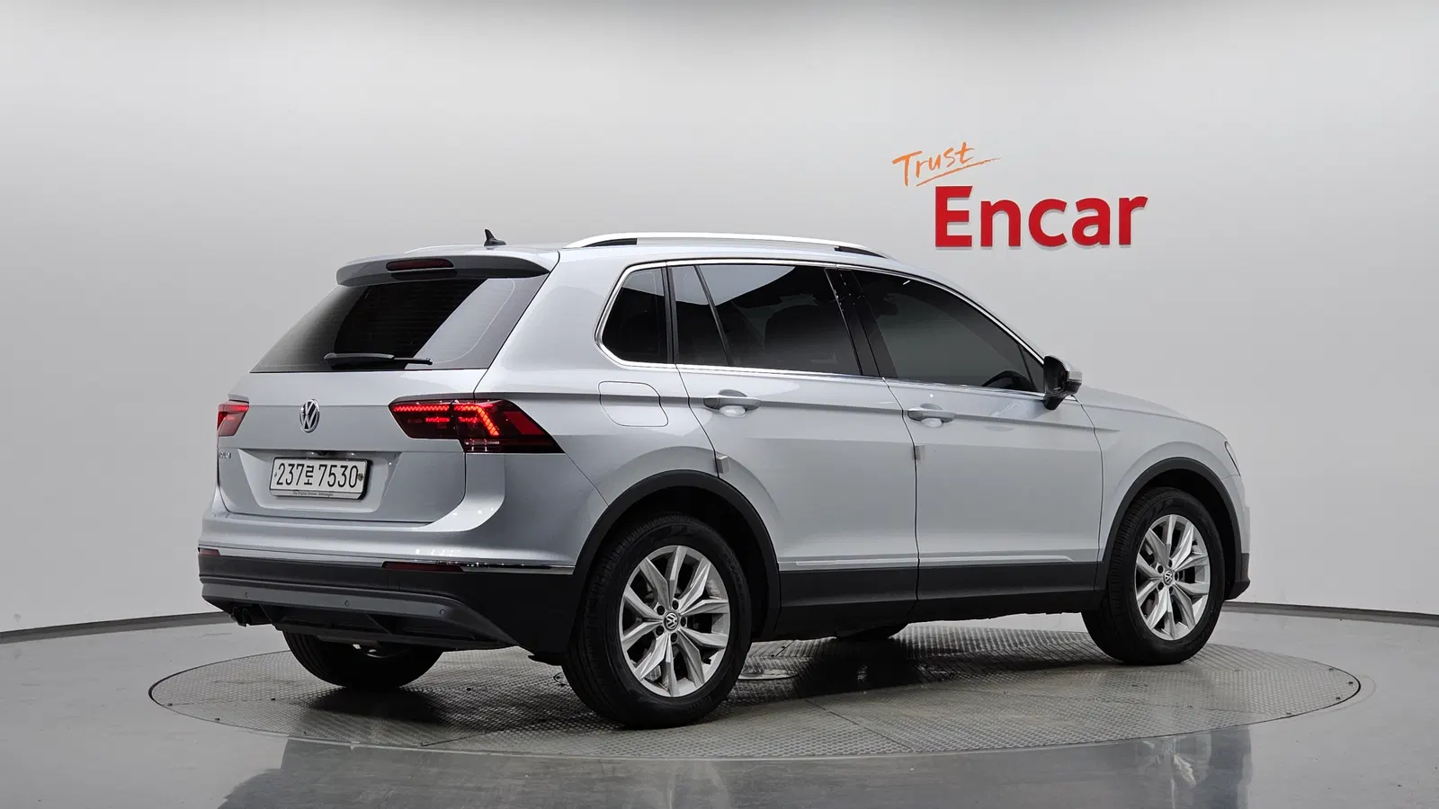 Volkswagen Tiguan 2e génération 2.0 TDI Premium 2020 — photo 1 sur 41