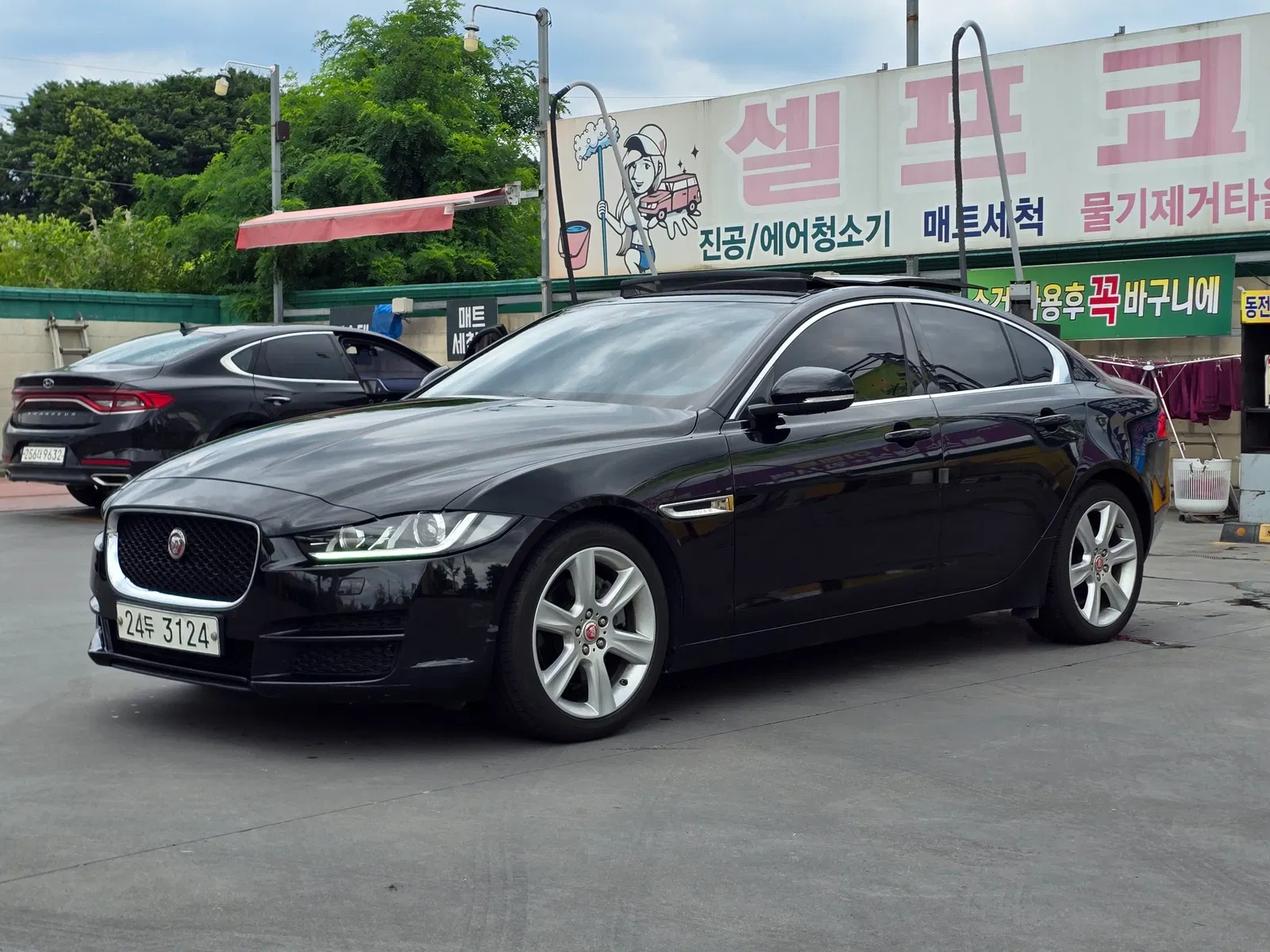 Jaguar XE 20d Portfolio 2017 — photo 1 sur 26
