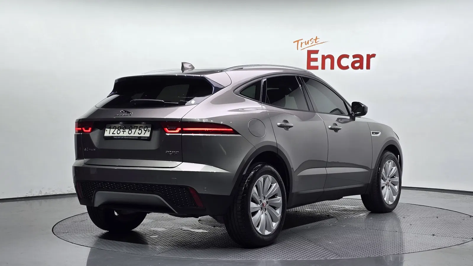 Jaguar E-PACE D180 SE 2019 — photo 1 sur 37