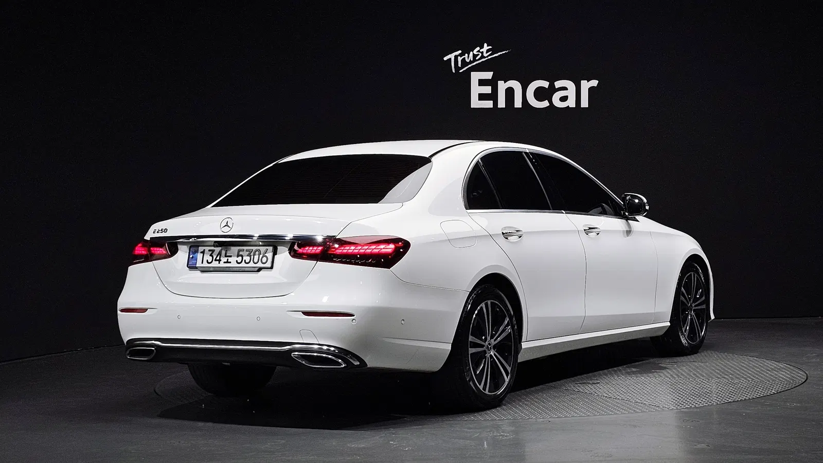 Mercedes-Benz Classe E E250 Avantgarde (W213) 2021 — photo 1 sur 31