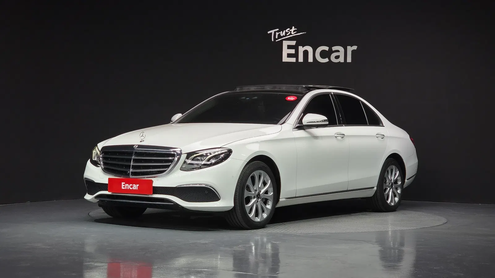 Mercedes-Benz Classe E E300 Exclusive (W213) 2019 — photo 1 sur 35