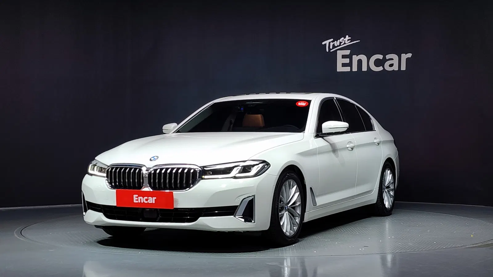 BMW Série 5 (G30) 520i Luxury 2021 — photo 1 sur 35