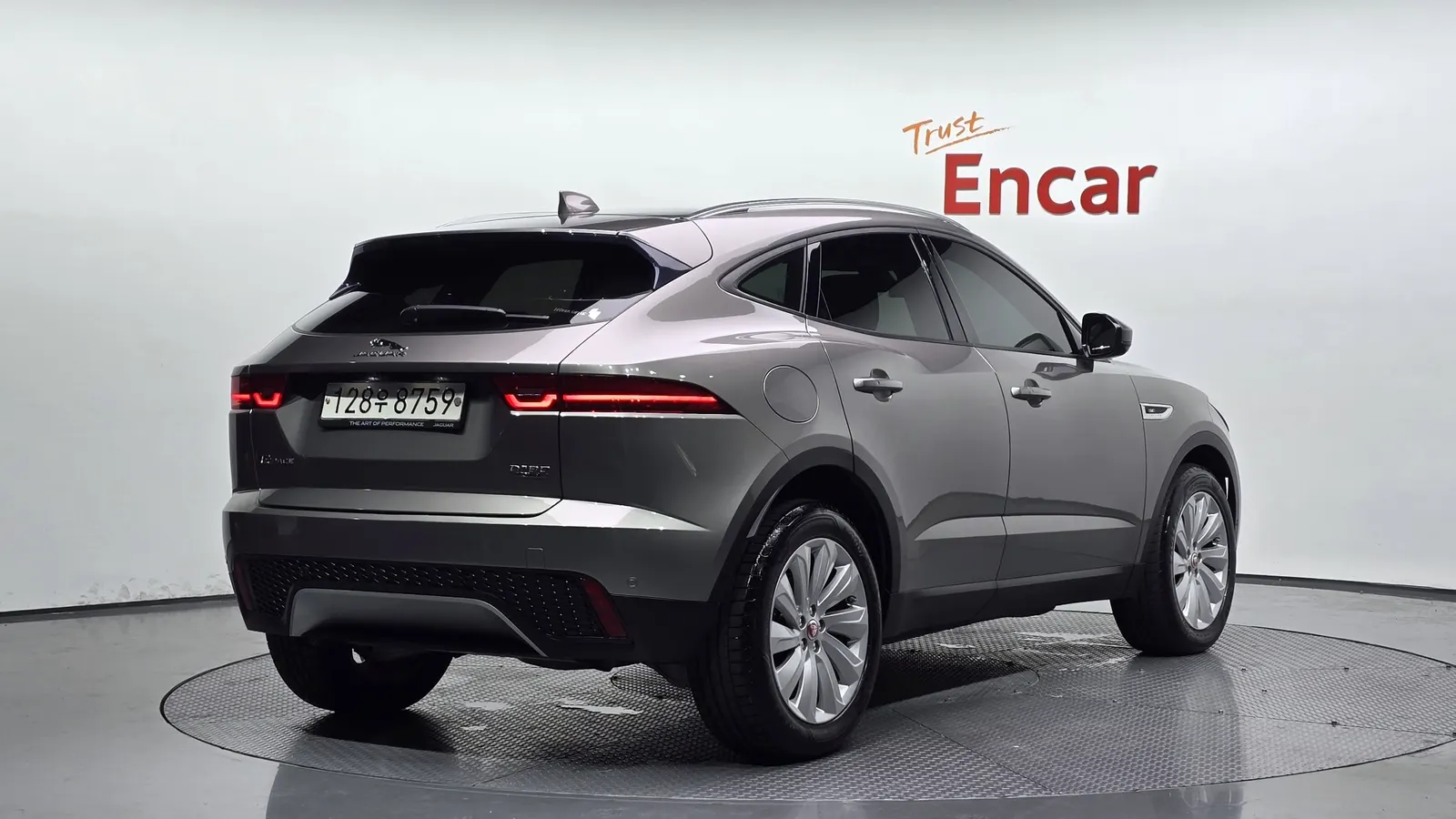 Jaguar E-PACE D180 SE 2019 — photo 1 sur 37