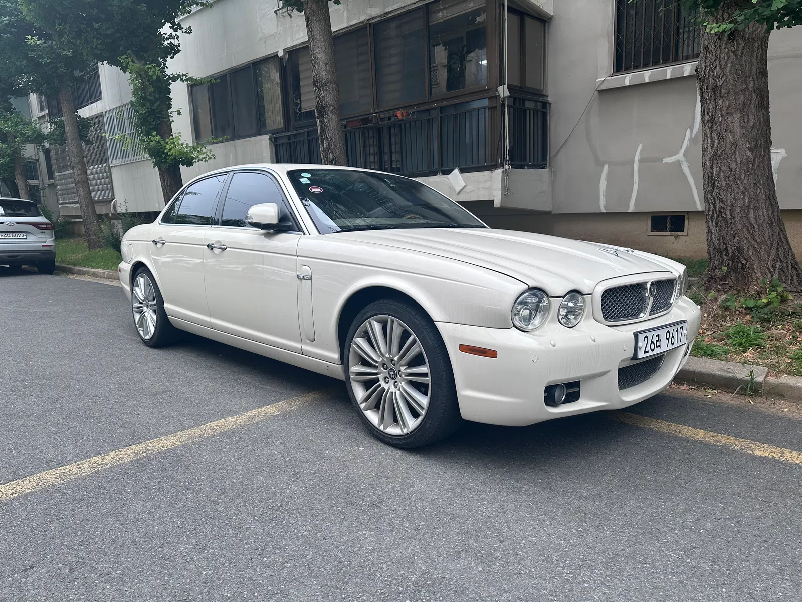 Jaguar New XJ 2.7D SWB 2008 — photo 1 sur 17