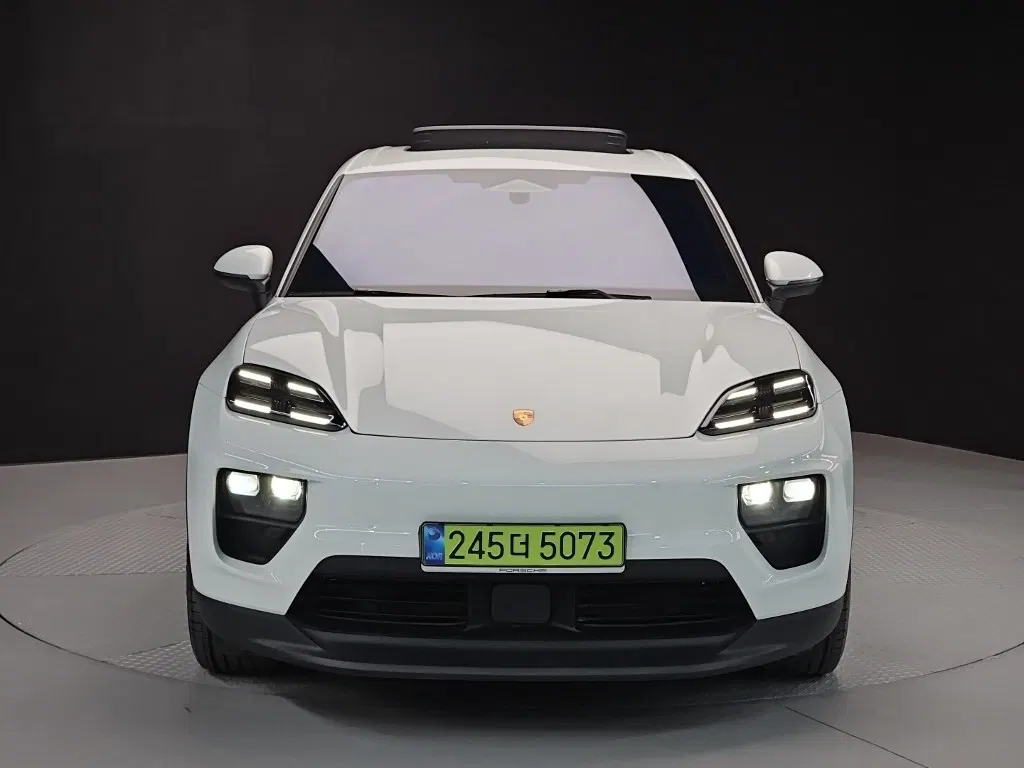 Porsche Macan EV 4S 2025 — photo 1 sur 26